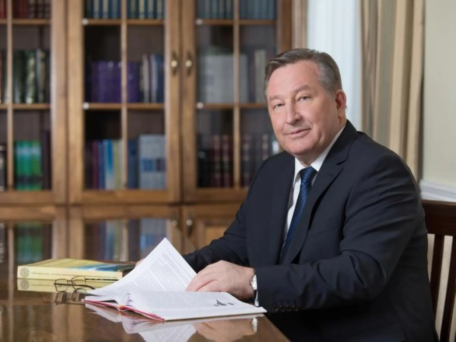 Александр Карлин вручил дипломы Правительства РФ двум алтайским работодателям Александр Карлин вручил дипломы Правительства РФ двум алтайским работодателям