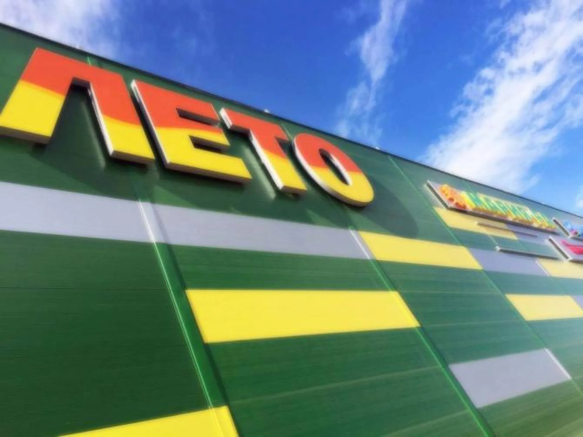 Посетителей ТЦ «Лето» в Барнауле эвакуировали Посетителей ТЦ «Лето» в Барнауле эвакуировали