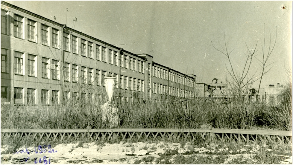 Казанский П. А. Фасад главного корпуса Барнаульского меланжевого комбината. 1932. АГКМ ОФ 1181.