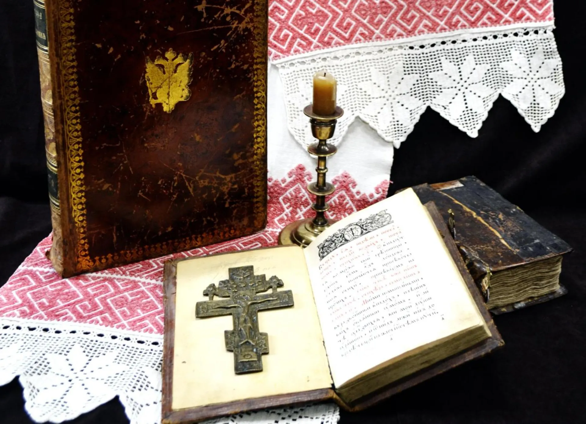 Выставку редких изданий и рукописных книг откроют в Барнауле Выставку редких изданий и рукописных книг откроют в Барнауле