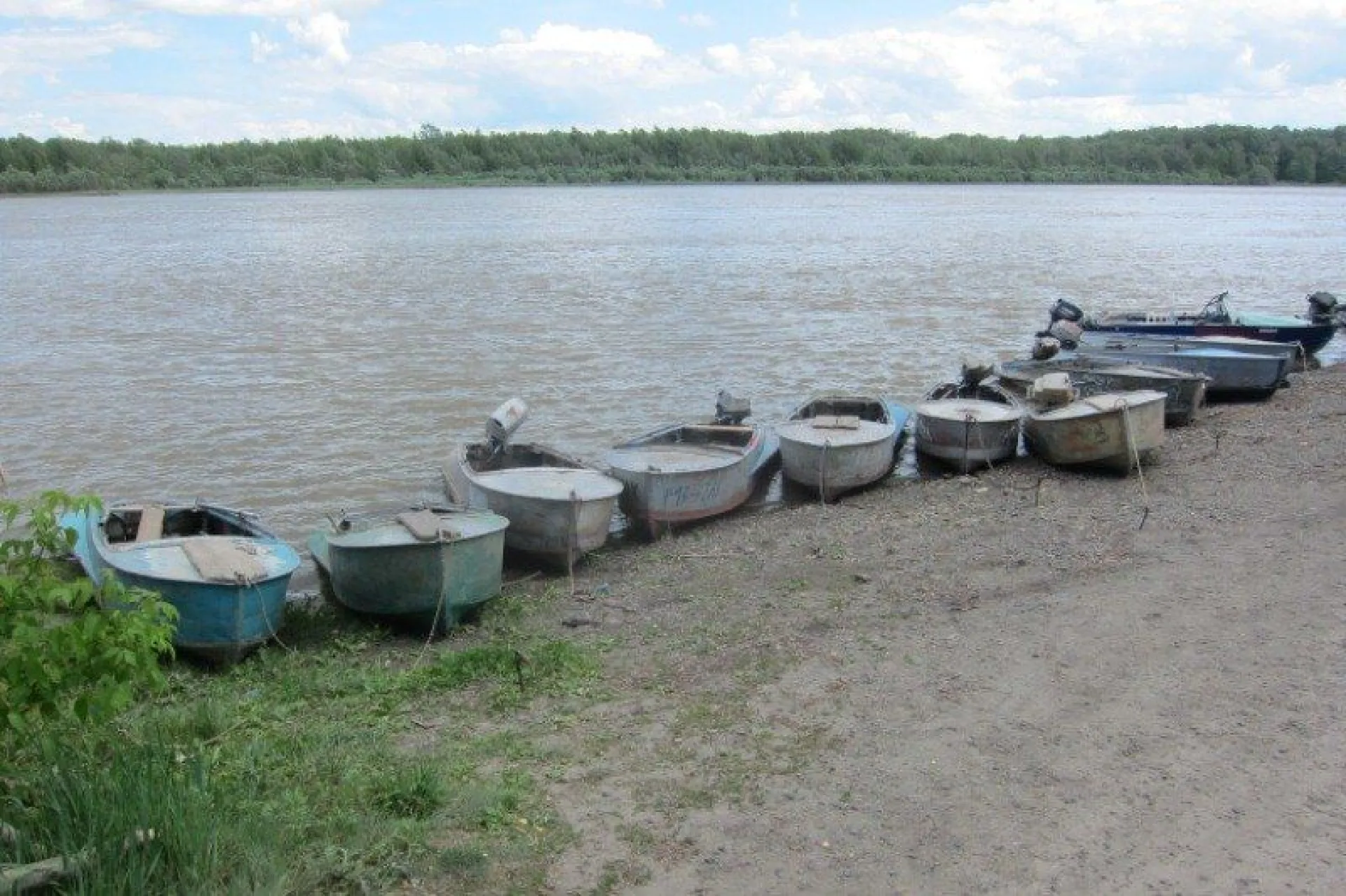 Братья из Алтайского края дважды неудачно пытались угнать лодку