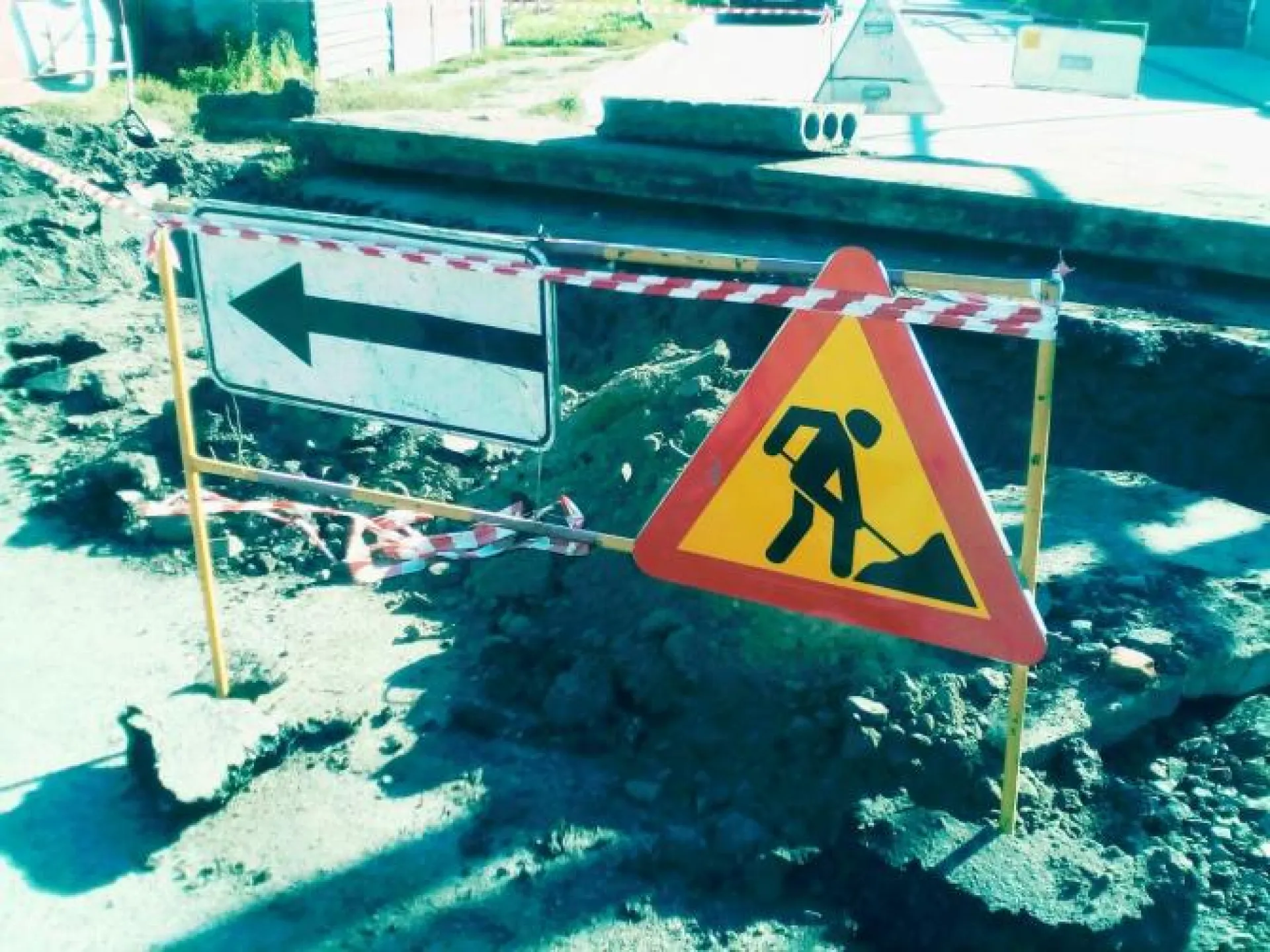 Движение в Барнауле полностью перекрыто в местах коммунальных аварий