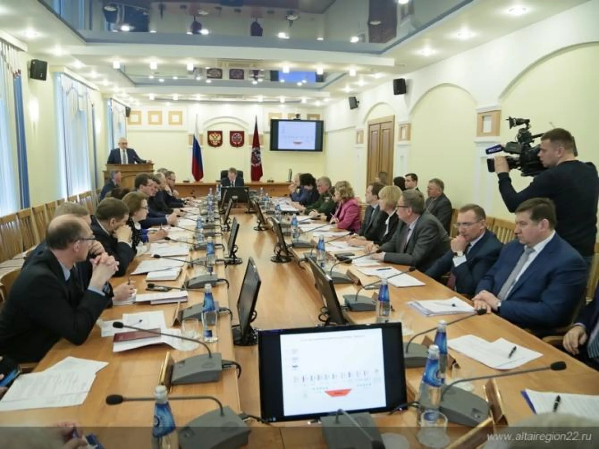 Губернатор Алтайского края Виктор Томенко провел заседание оргкомитета «Победа»