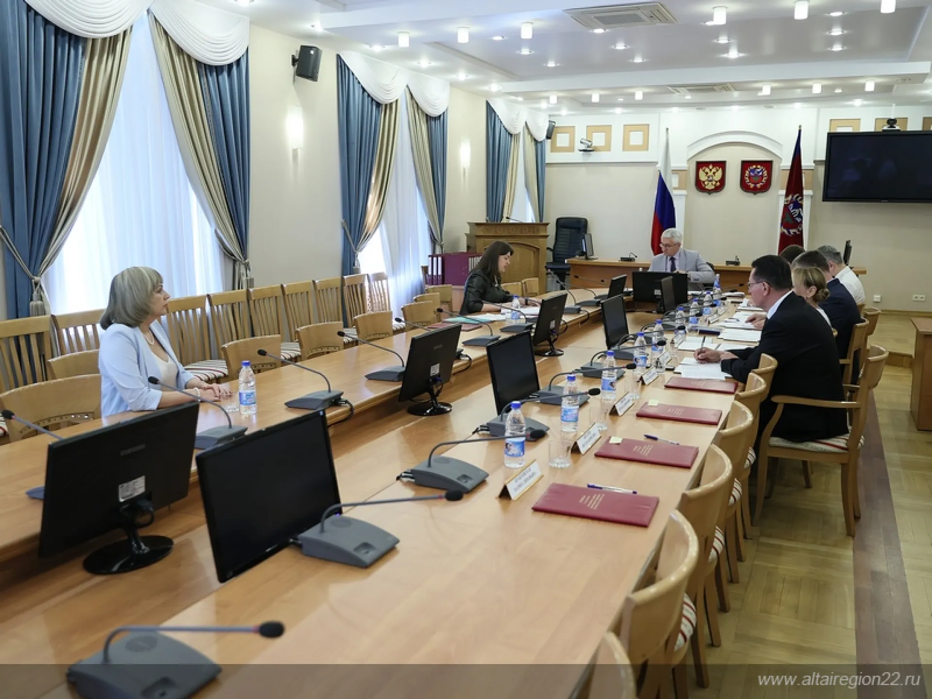 Аттестацию госслужащих провели в администрации губернатора и правительства Алтайского края