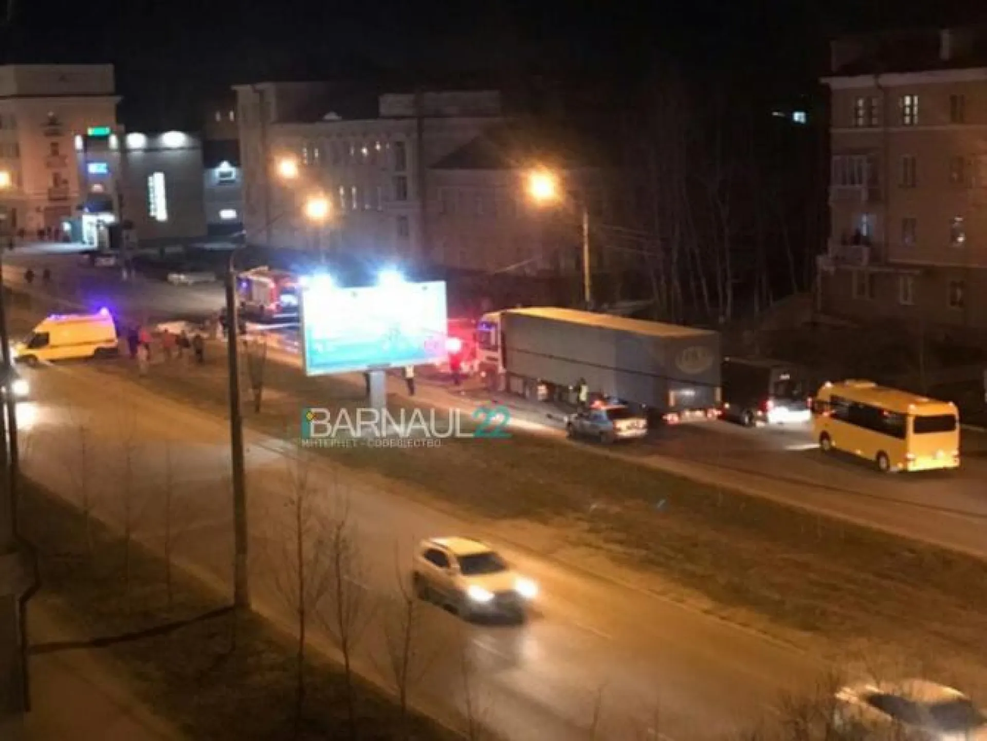 Очевидцы: ДТП с участием мотоцикла произошло в Барнауле