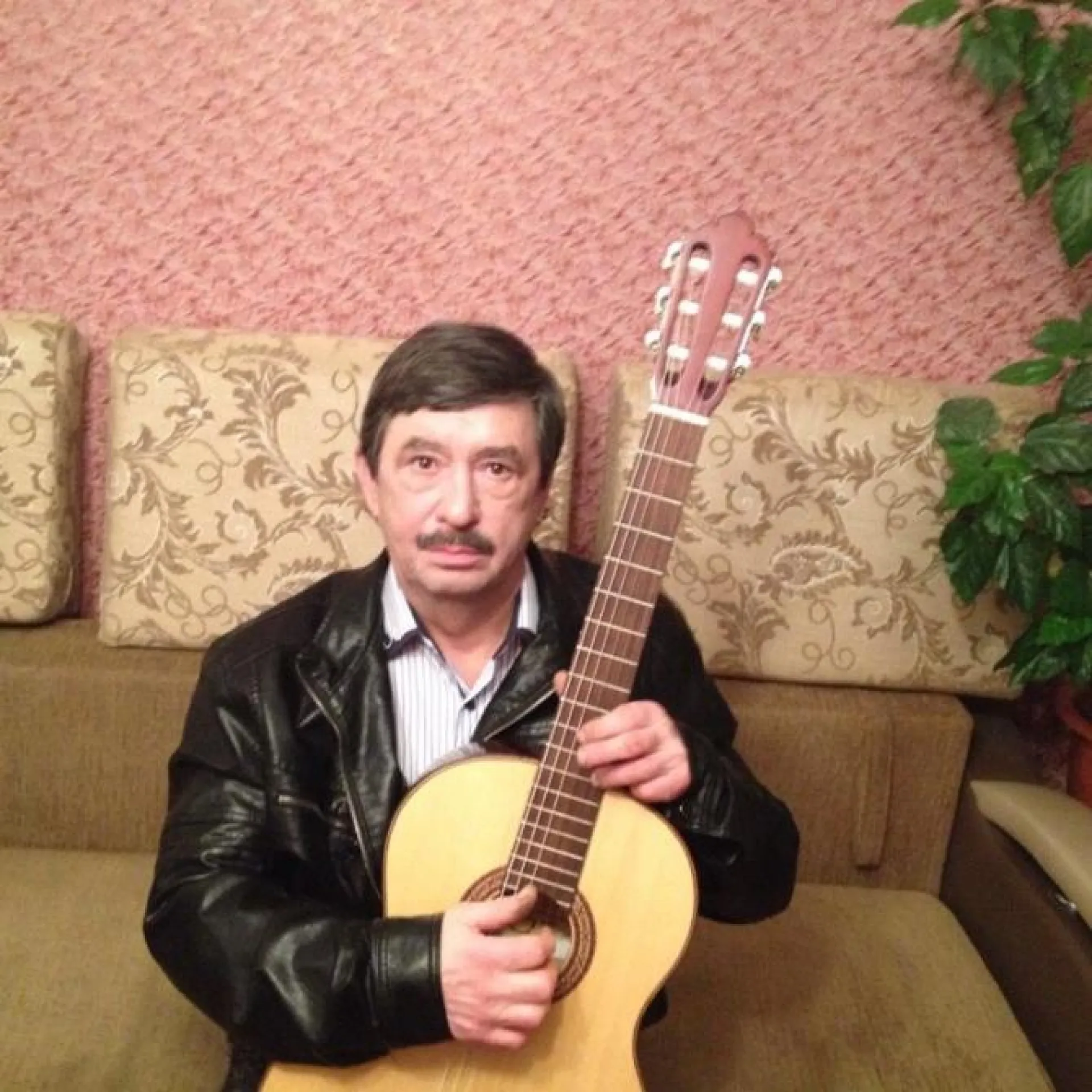 Известный гитарный мастер пропал в Барнауле