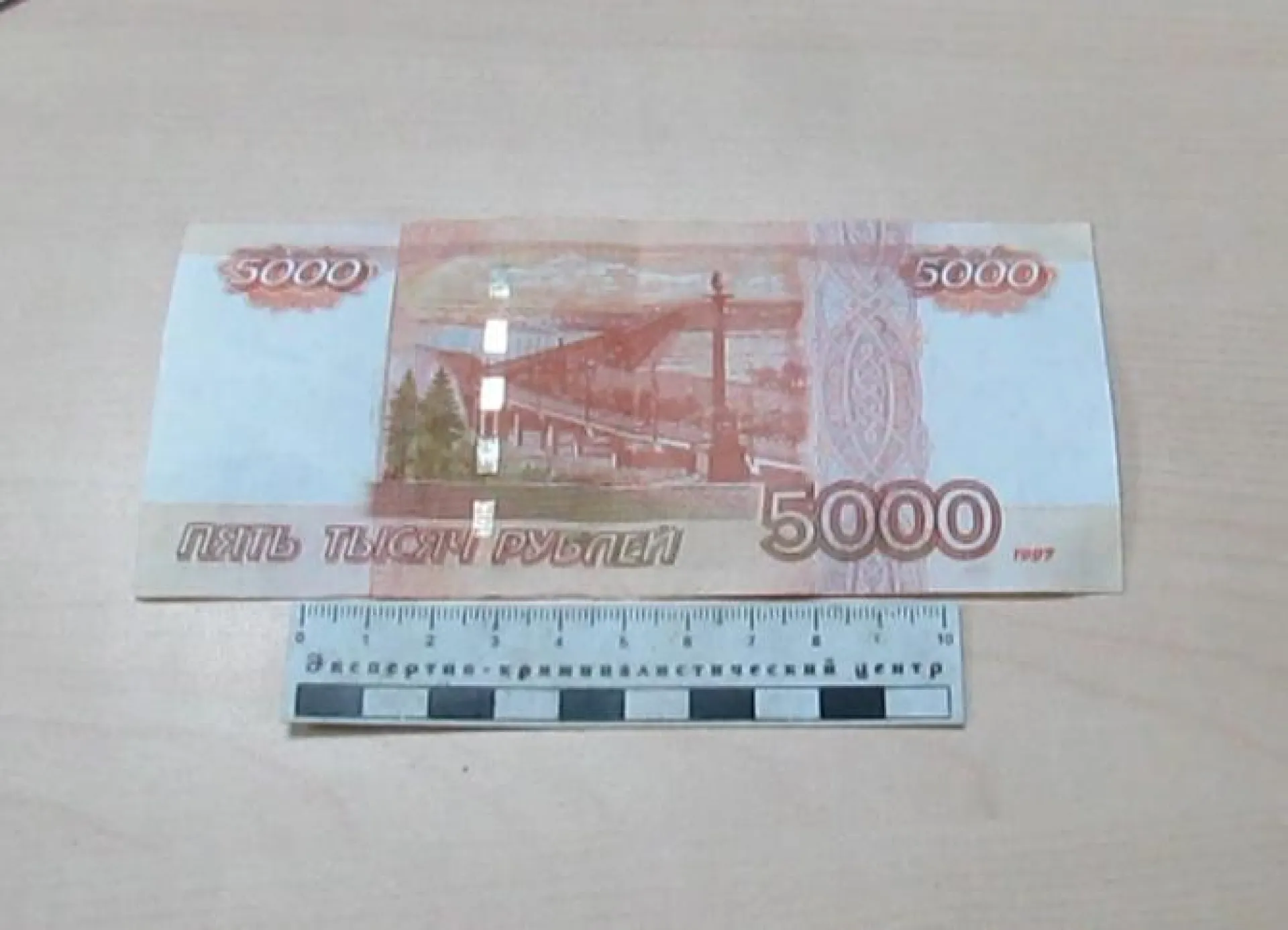 Фальшивую купюру 5 000 рублей обнаружили в Барнауле