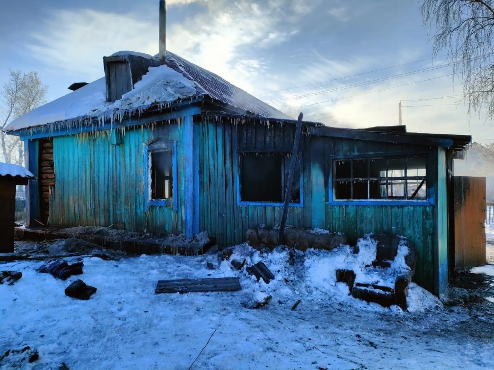 «Не нашел в дыму»: ребенок погиб при пожаре в доме многодетной семьи из Алтайского края
