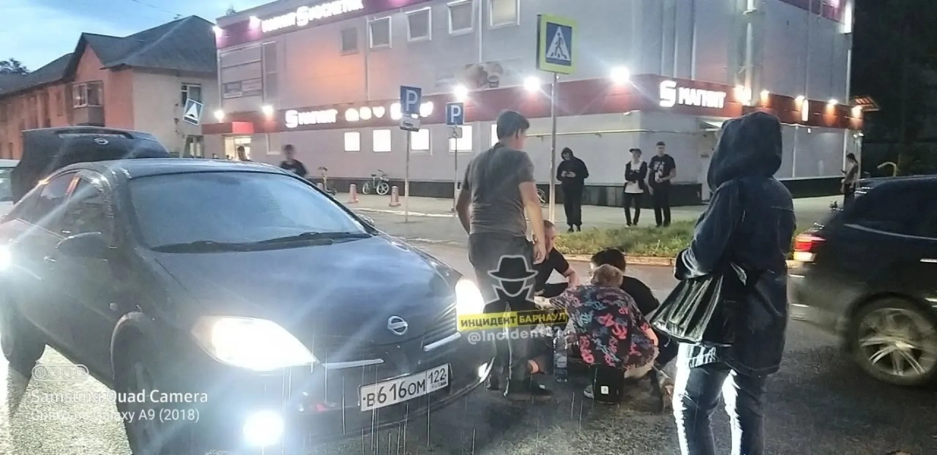Подросток на самокате попал под машину в Барнауле