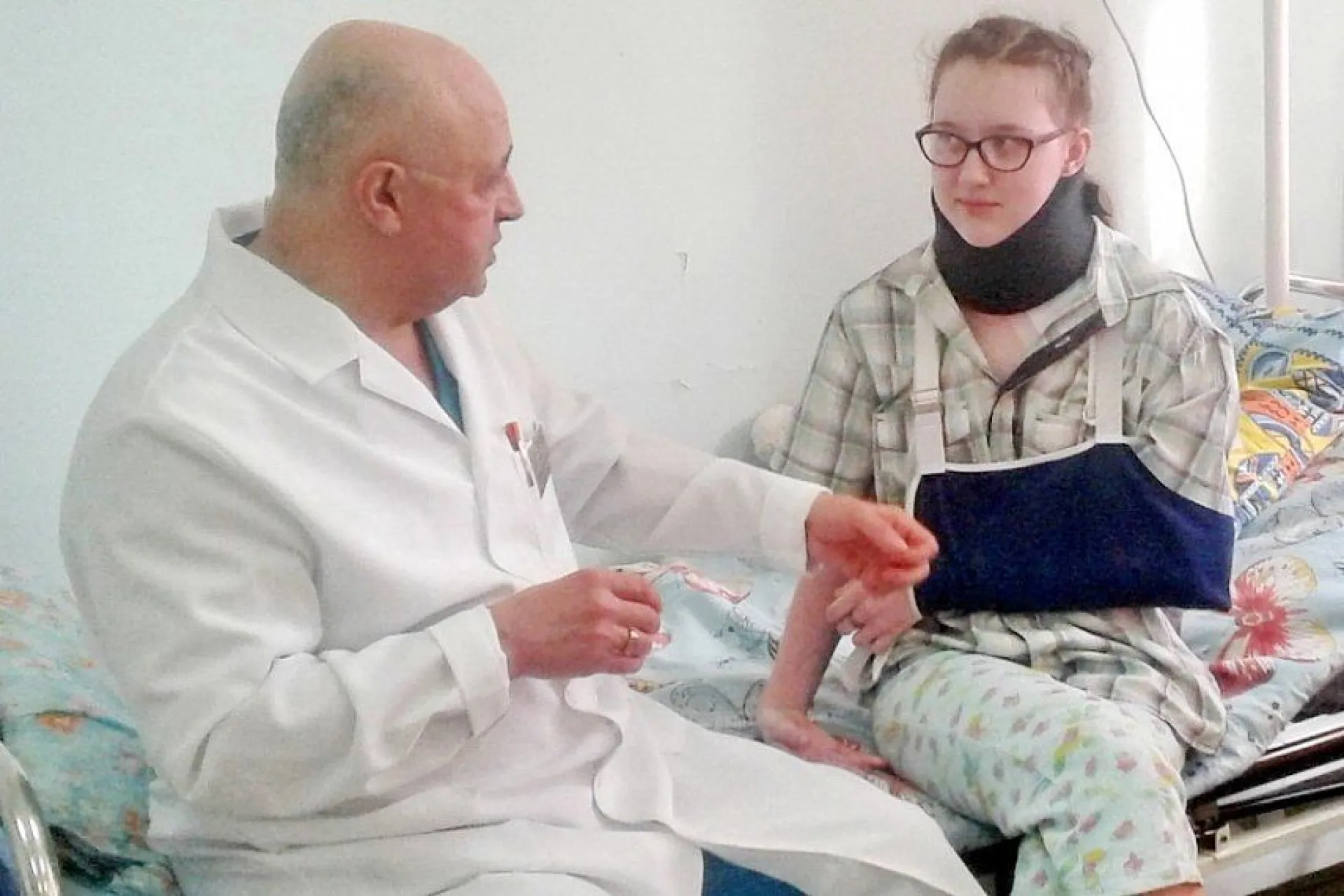 Алтайские ортопеды провели редкую операцию подростку