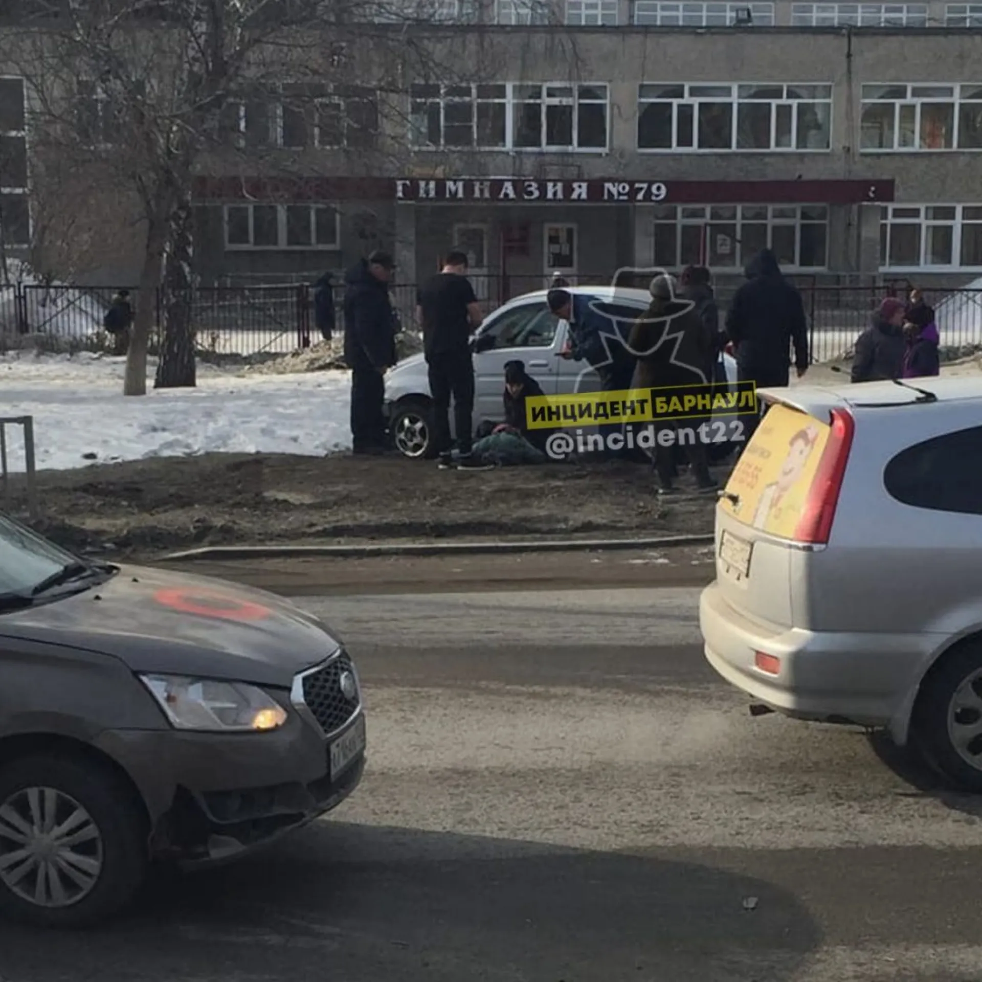 В Барнауле сбили ребёнка около гимназии В Барнауле сбили ребёнка около гимназии