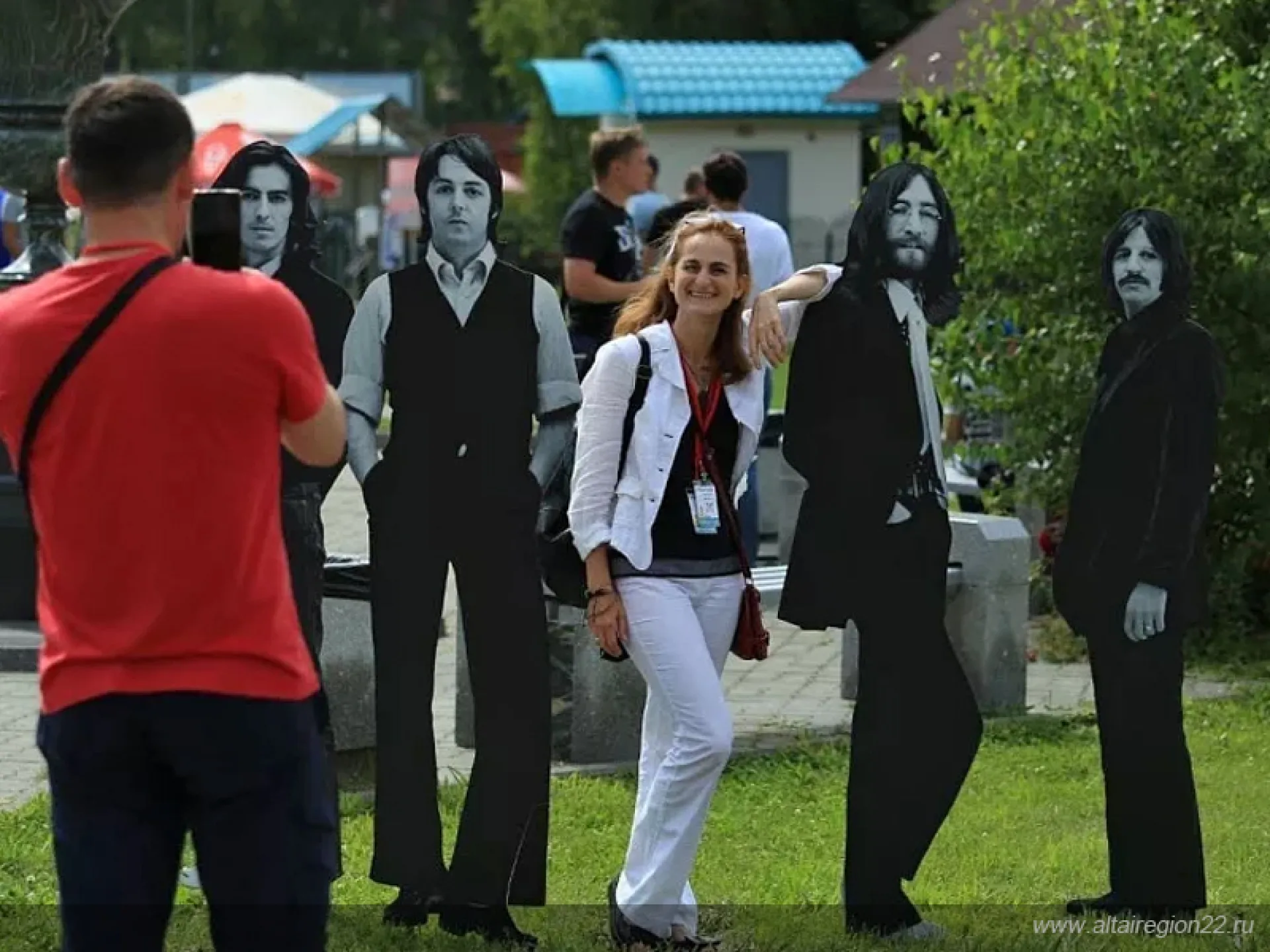 Больше пяти тысяч человек посетили алтайский фестиваль Because of the Beatles