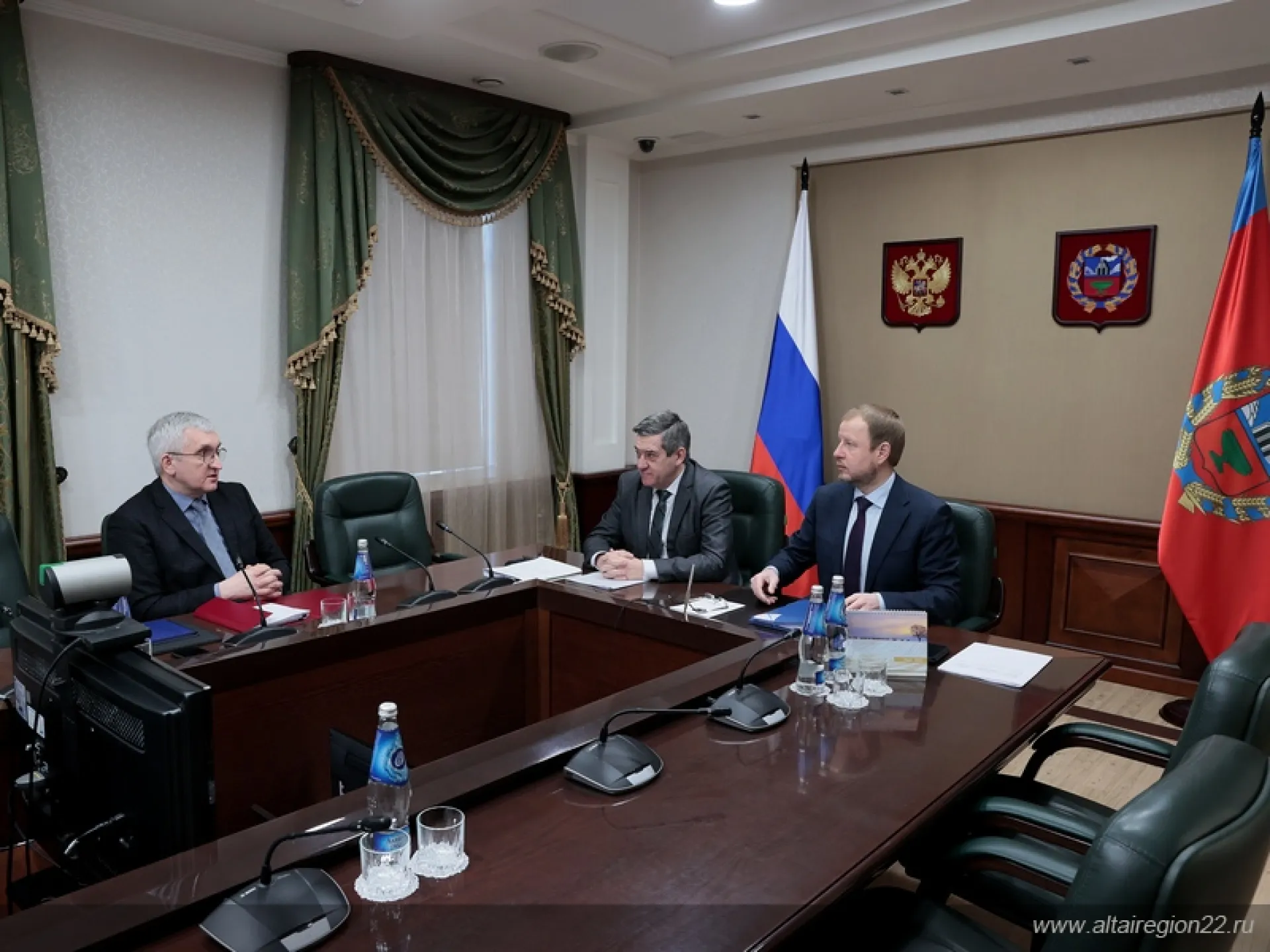 Виктор Томенко принял участие в совещании по вопросам социально-экономической поддержки регионов Сибири