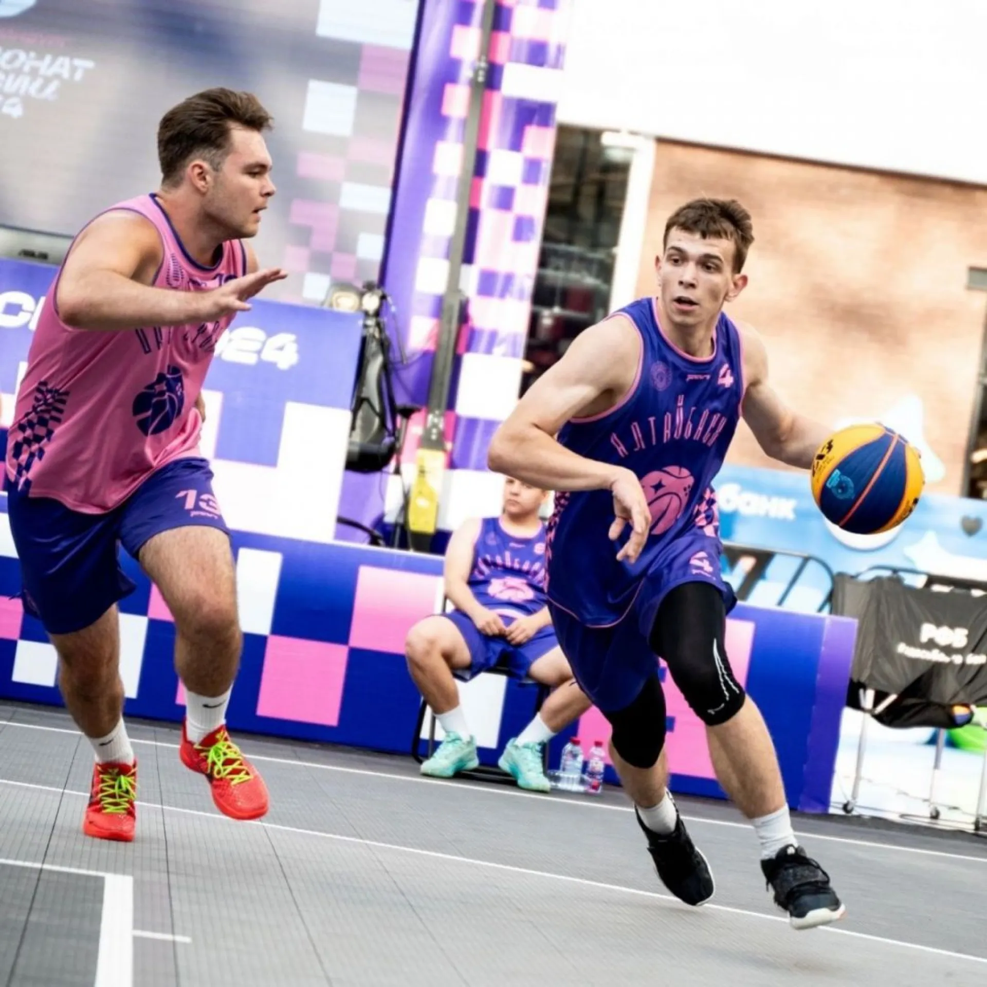 Команда из Алтайского края прошла в четвертьфинал чемпионата России по баскетбольному двоеборью Команда из Алтайского края прошла в четвертьфинал чемпионата России по баскетбольному двоеборью