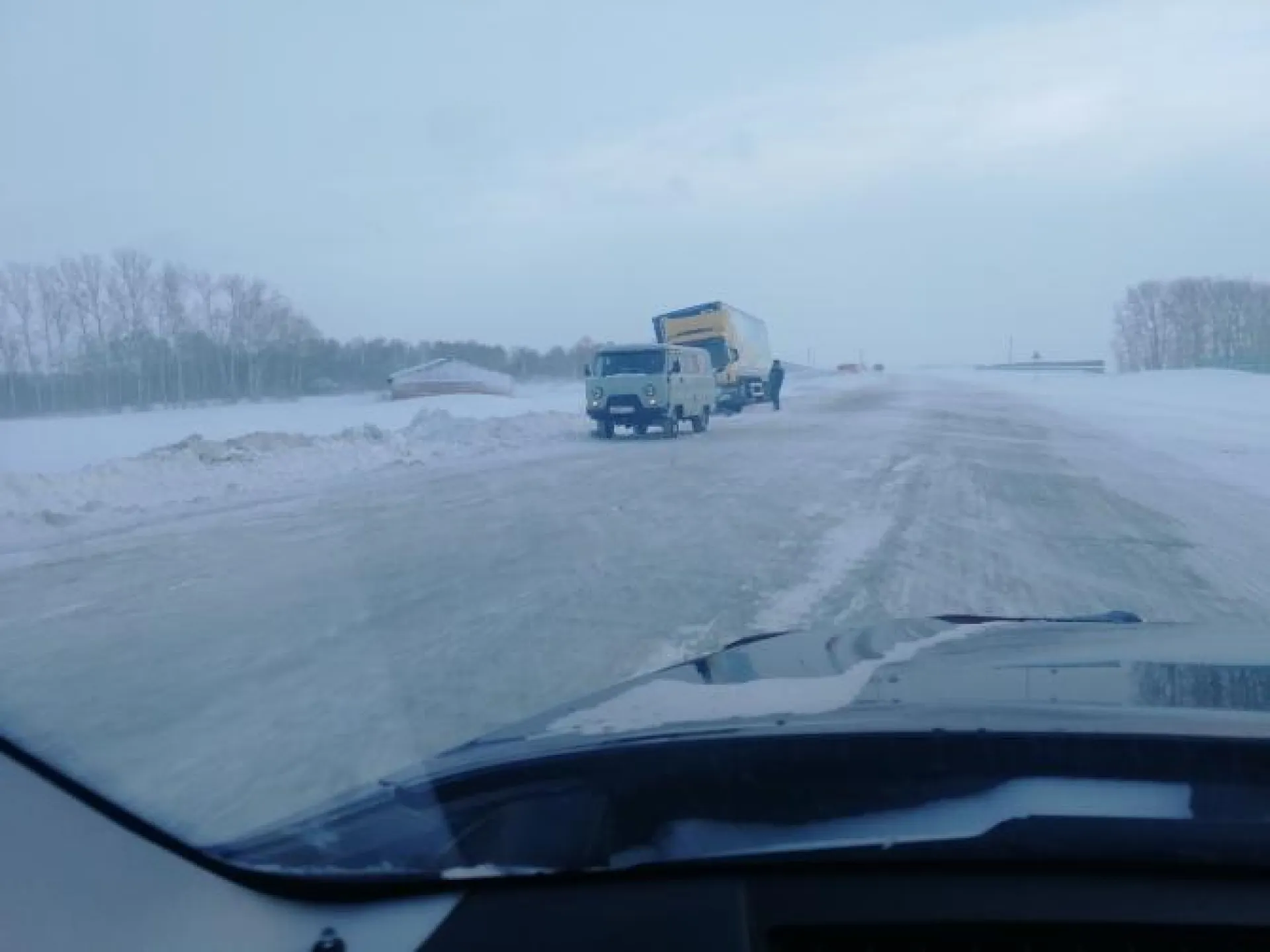 Сильное обледенение представляет опасность на трассах в Алтайском крае 