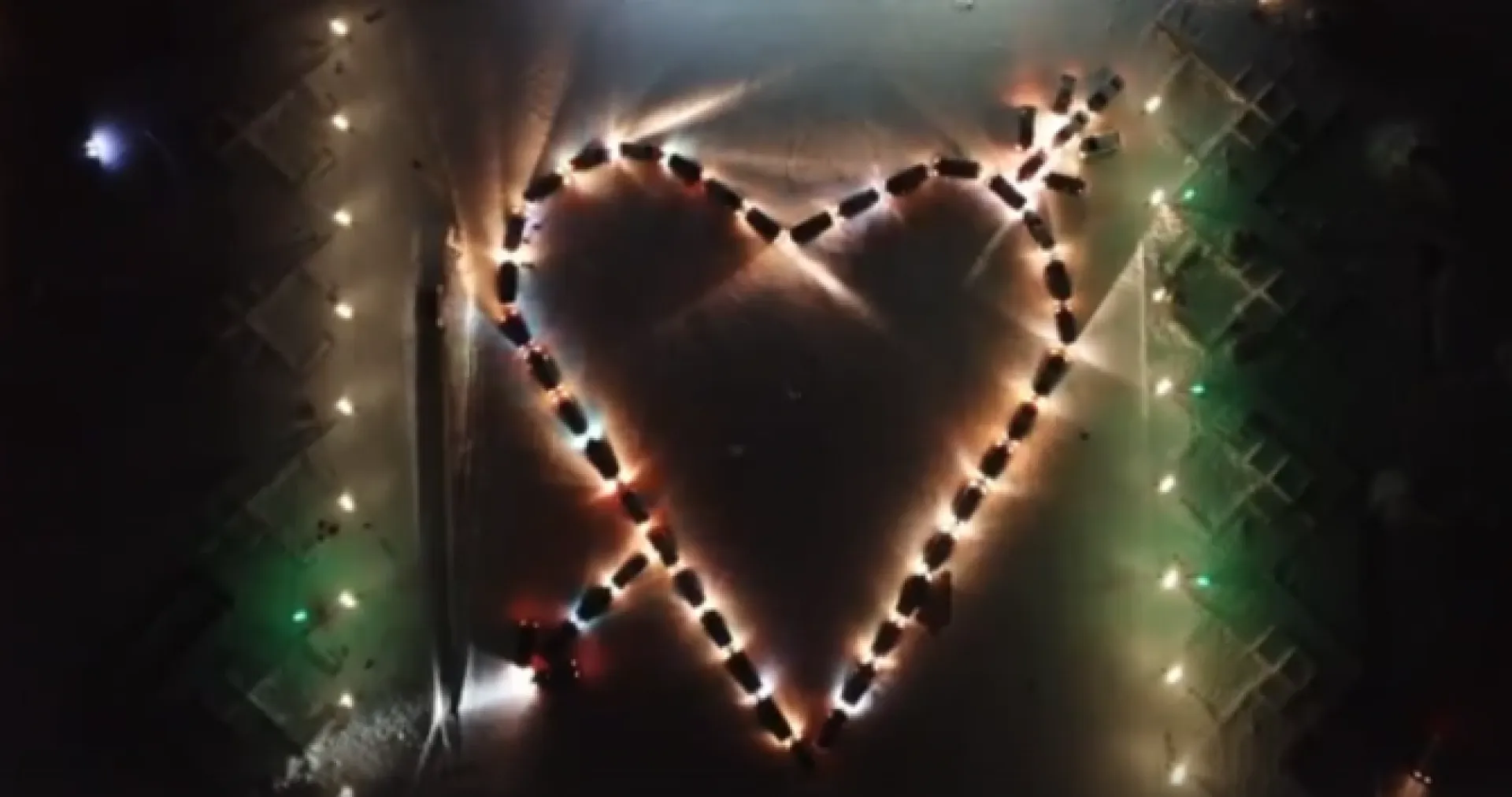 Огромную валентинку из машин сделали в Заринске Огромную валентинку из машин сделали в Заринске