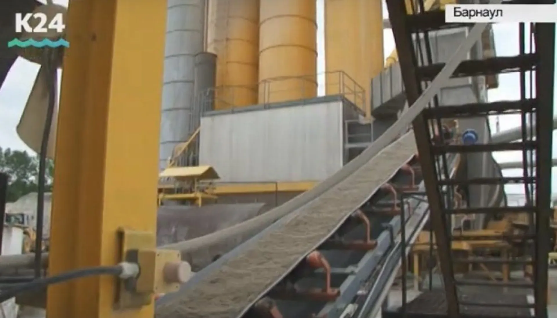 Специалисты провели проверку на асфальтобетонном заводе ДСУ-4 в Барнауле Специалисты провели проверку на асфальтобетонном заводе ДСУ-4 в Барнауле