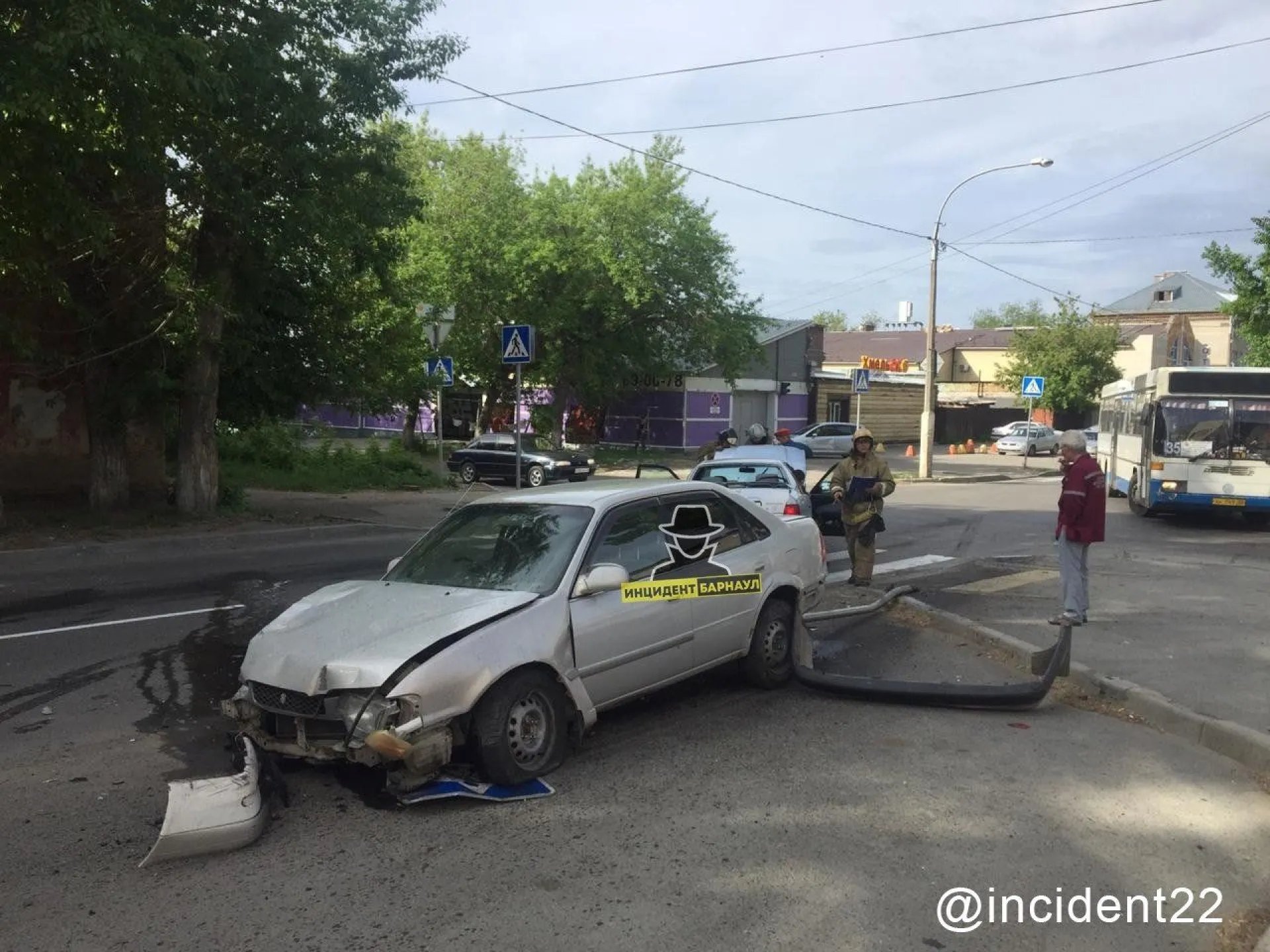 Соцсети: водители пострадали в ДТП в Барнауле