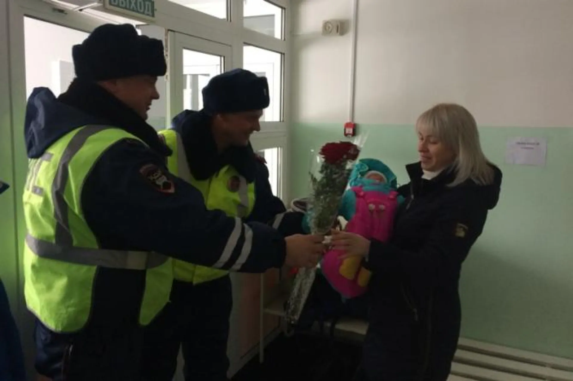 Сотрудники ГИБДД помогли роженице в Алтайском крае