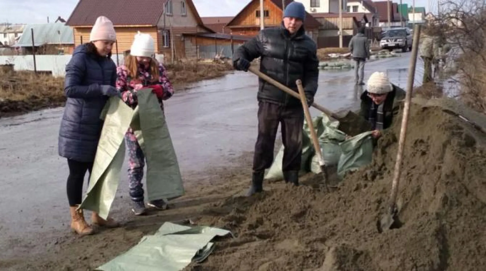 Искусственную дамбу построили в барнаульском поселке