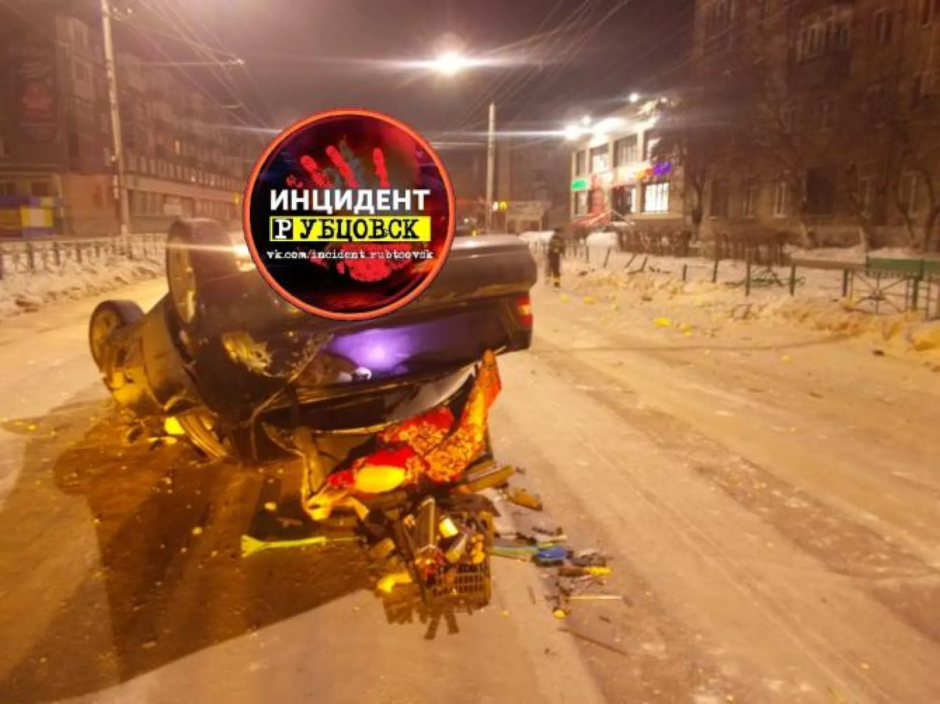 Фото: водитель «поставил» автомобиль на крышу в Алтайском крае