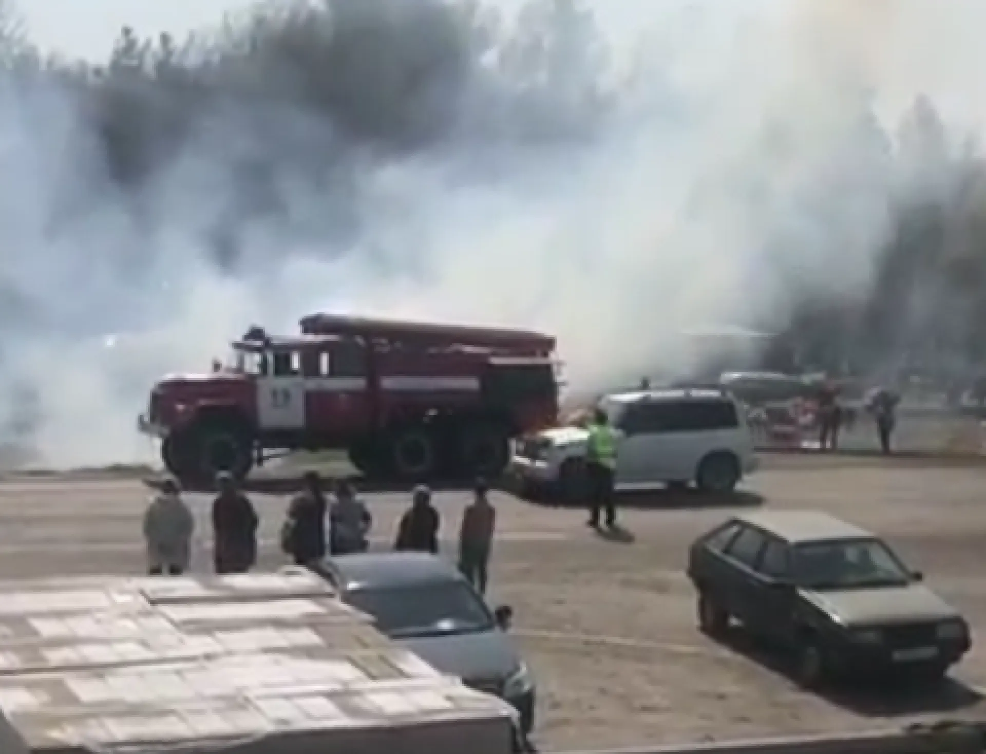 Пожар произошёл на кладбище в Бийске Пожар произошёл на кладбище в Бийске