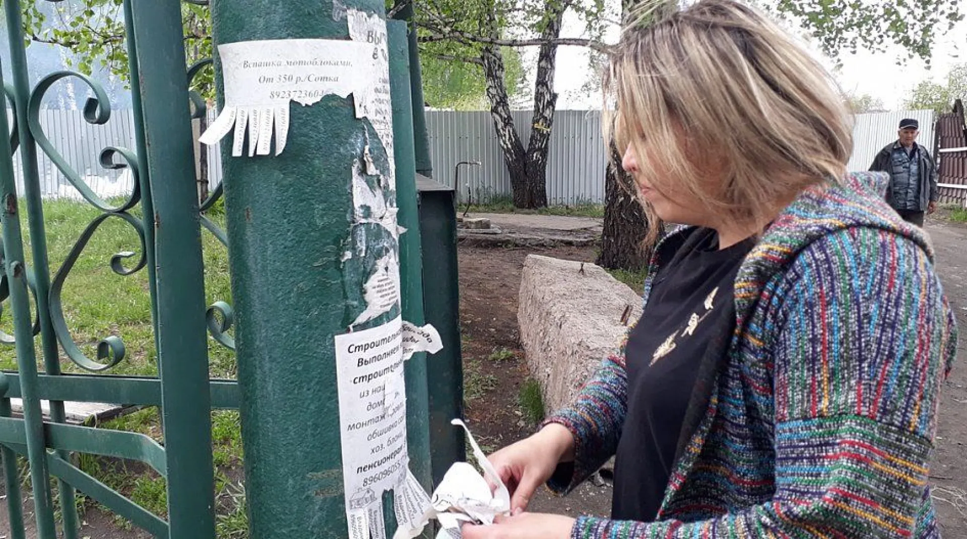Улицы барнаульских пригородных поселков очистили от рекламных объявлений
