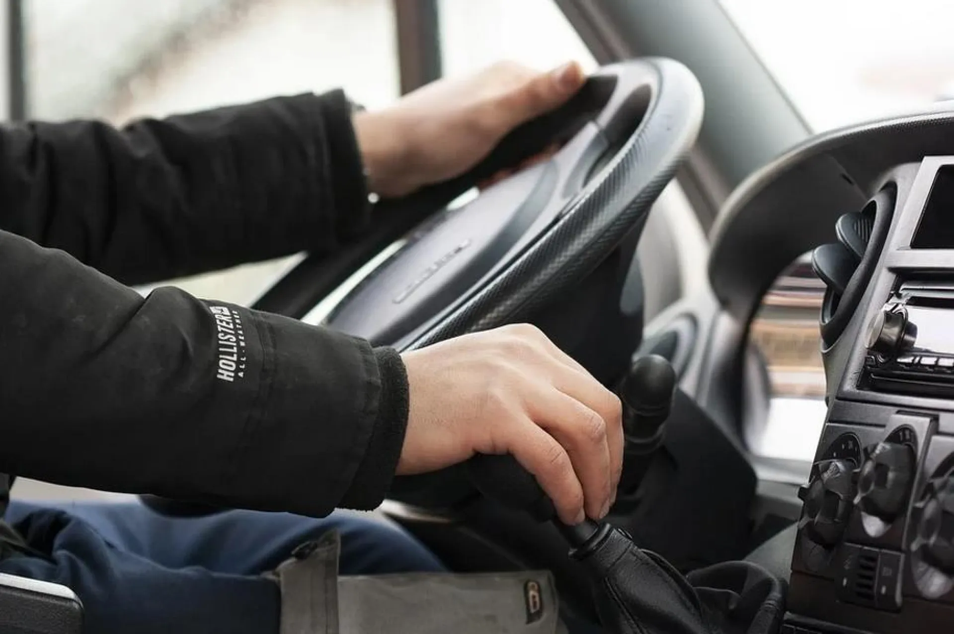 Перевозчики не вывели автобусы на линию в Бийске