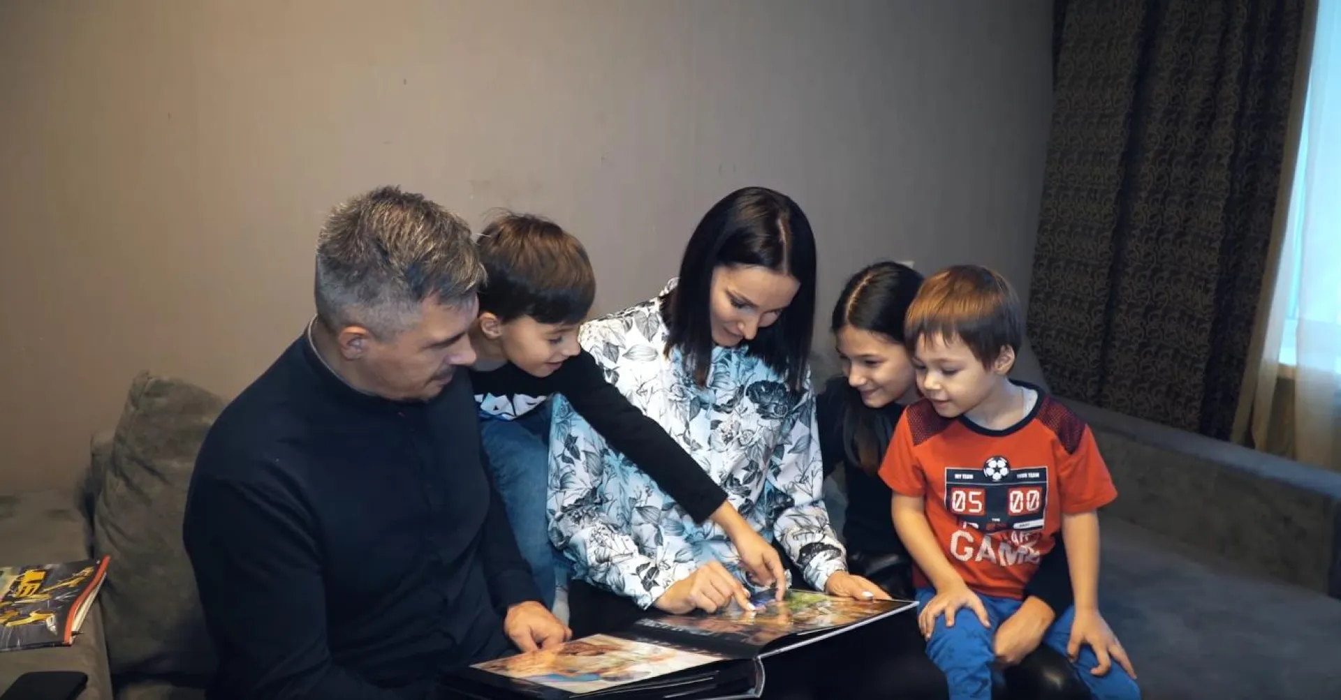 Троих детей воспитывают барнаульцы Олег и Анна Манойленко