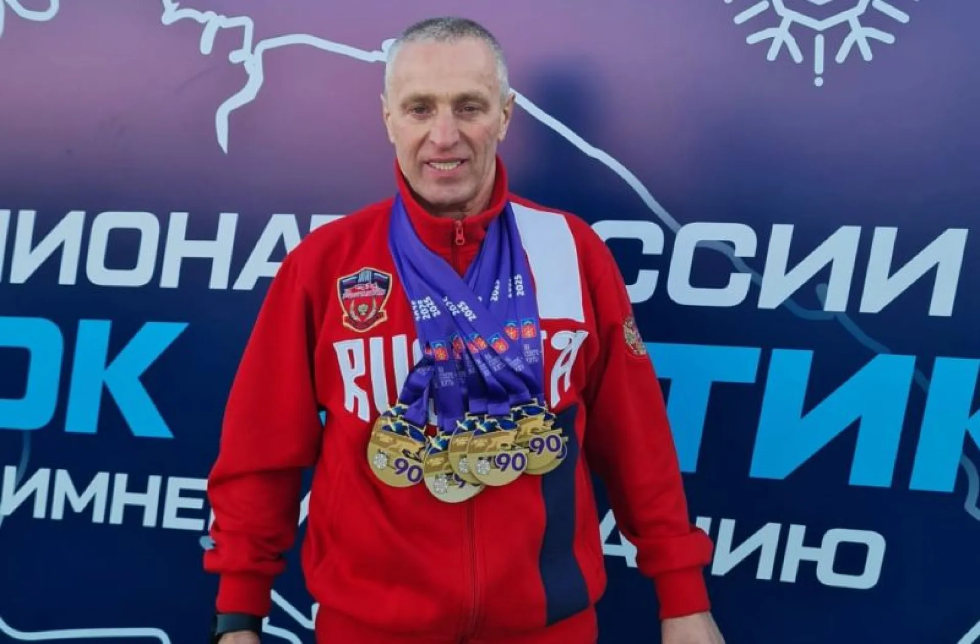 71-летний алтайский морж установил два рекорда России 71-летний алтайский морж установил два рекорда России