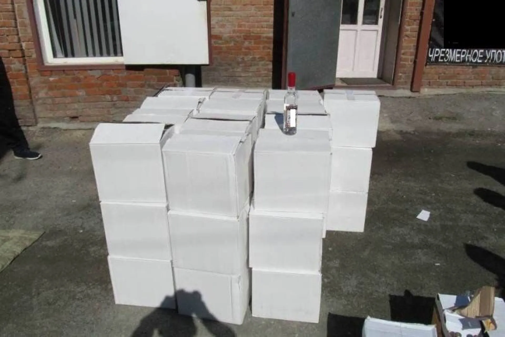 Более 13 тысяч бутылок контрафактного алкоголя изъяли в Барнауле Более 13 тысяч бутылок контрафактного алкоголя изъяли в Барнауле