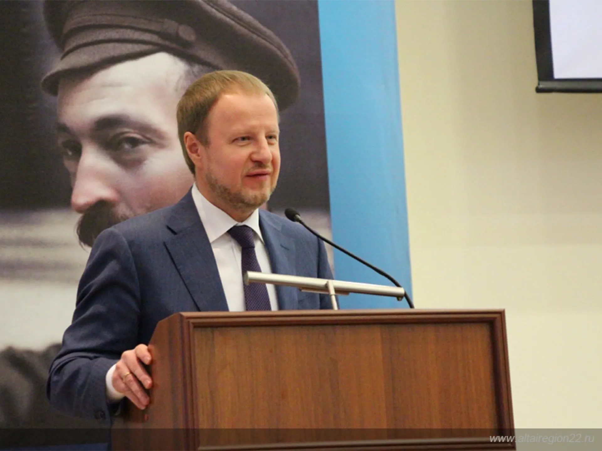 Виктор Томенко вручил награды сотрудникам органов безопасности и поздравил с профессиональным праздником в Алтайском крае