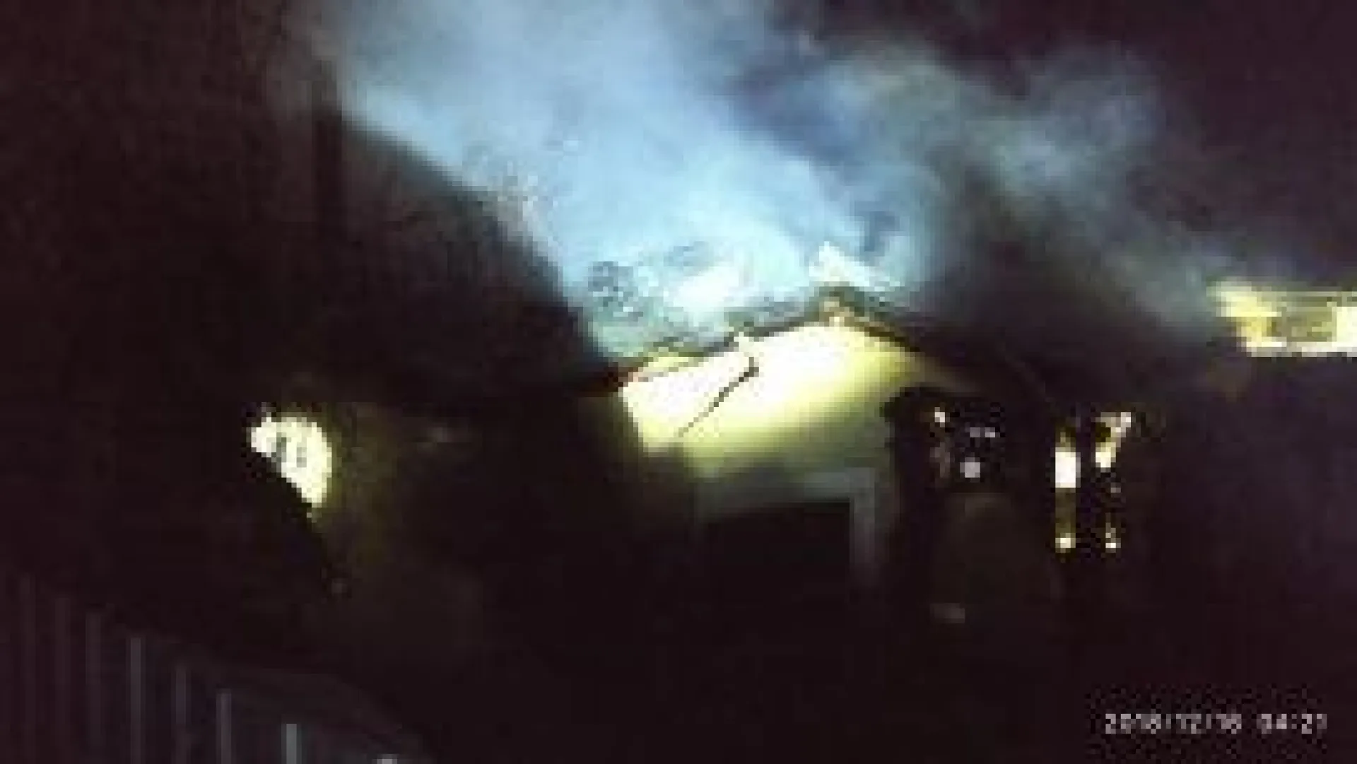 Пожар в частном доме в Барнауле тушили 22 пожарных 