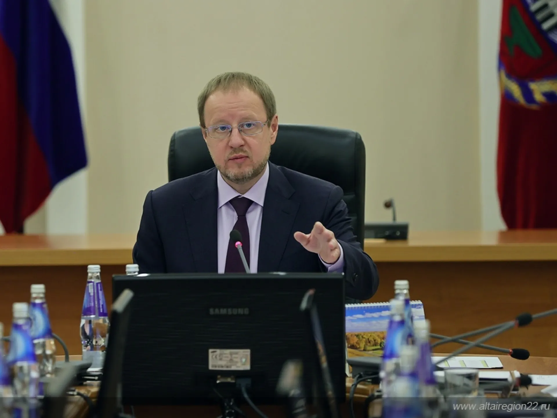 Виктор Томенко провел заседание оперативного штаба по обеспечению безопасности и поддержке Вооруженных cил
