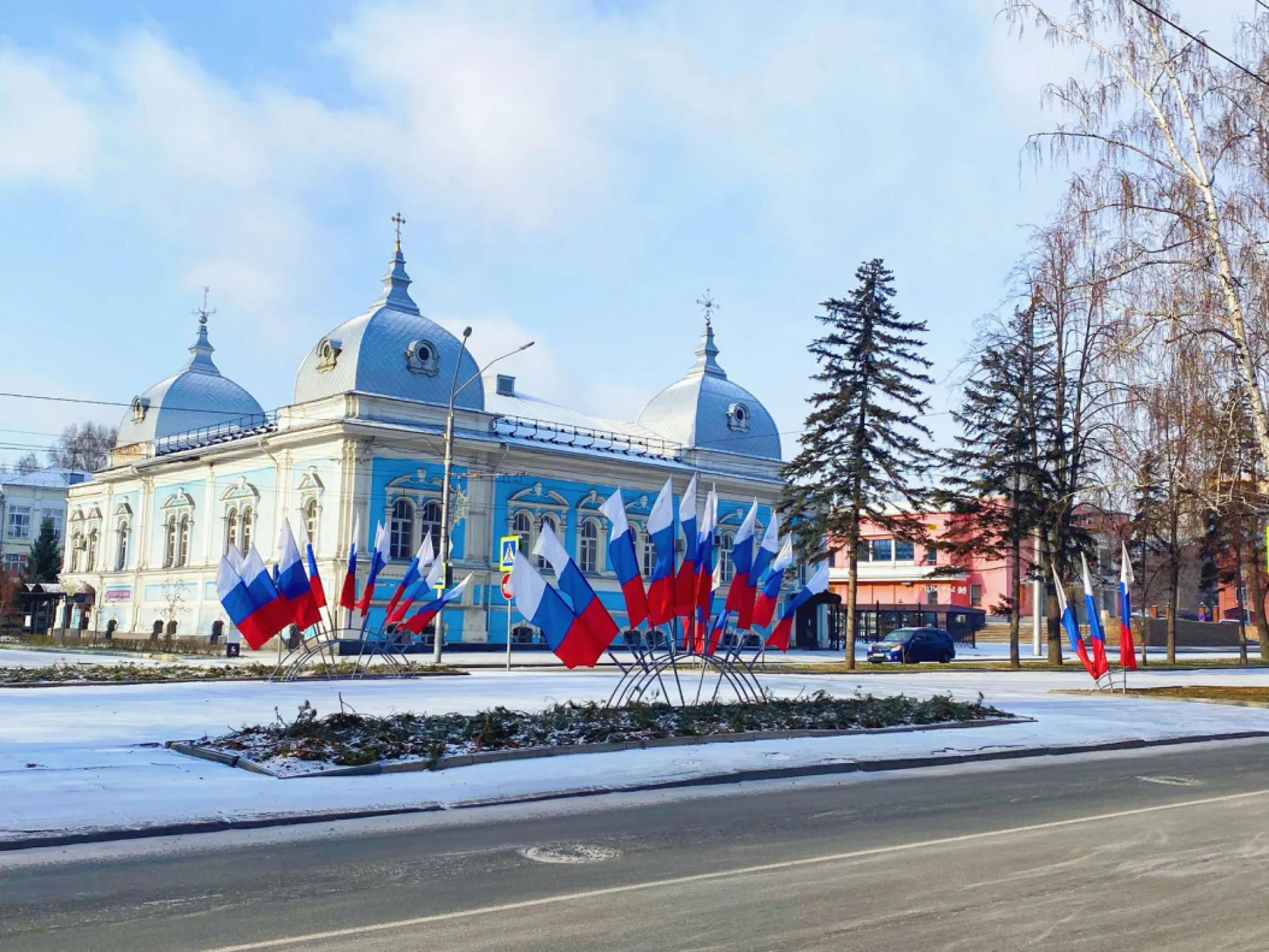 Барнаул украсили ко Дню народного единства