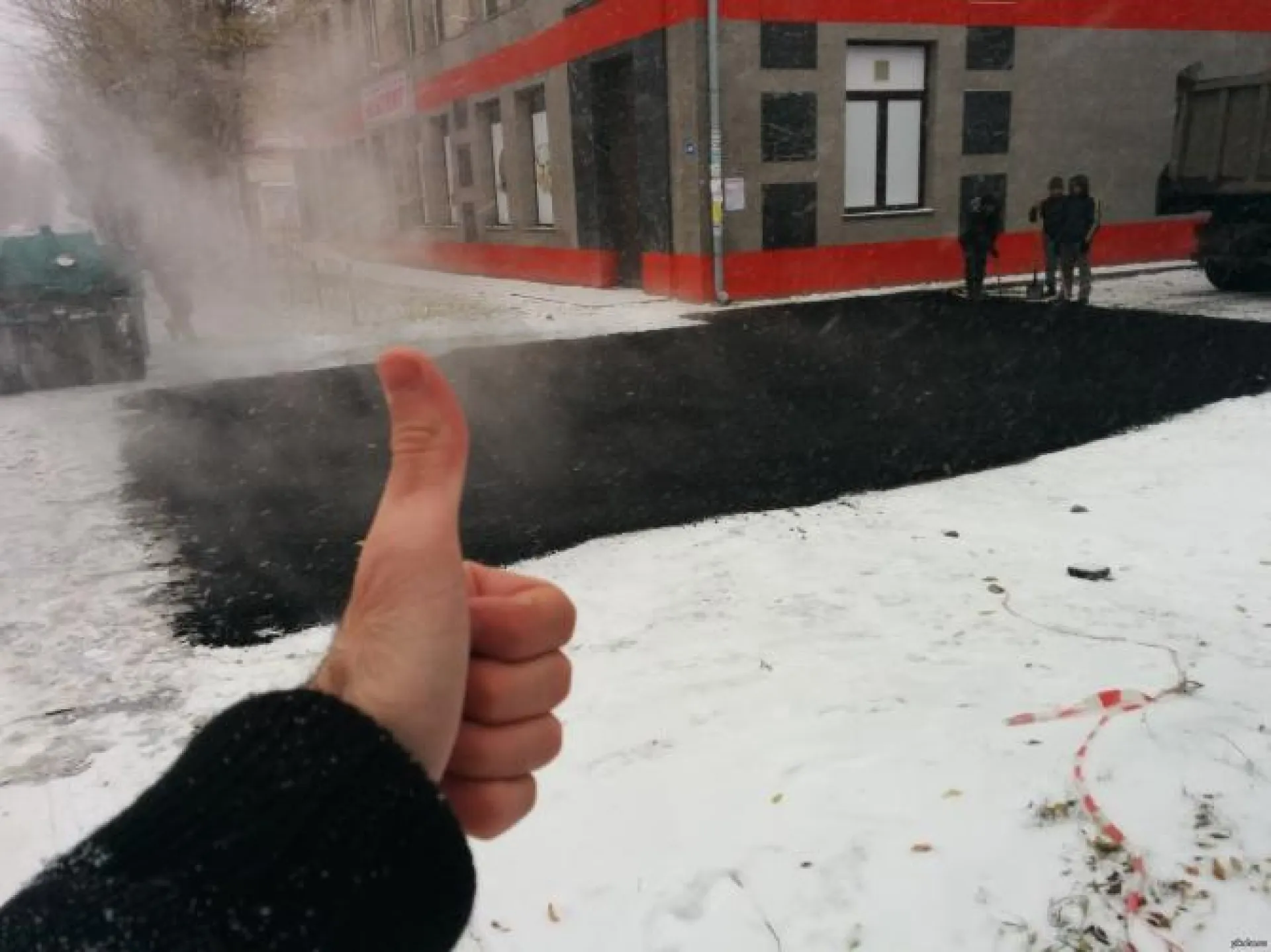 Менять асфальт в России разрешили в плохую погоду Менять асфальт в России разрешили в плохую погоду