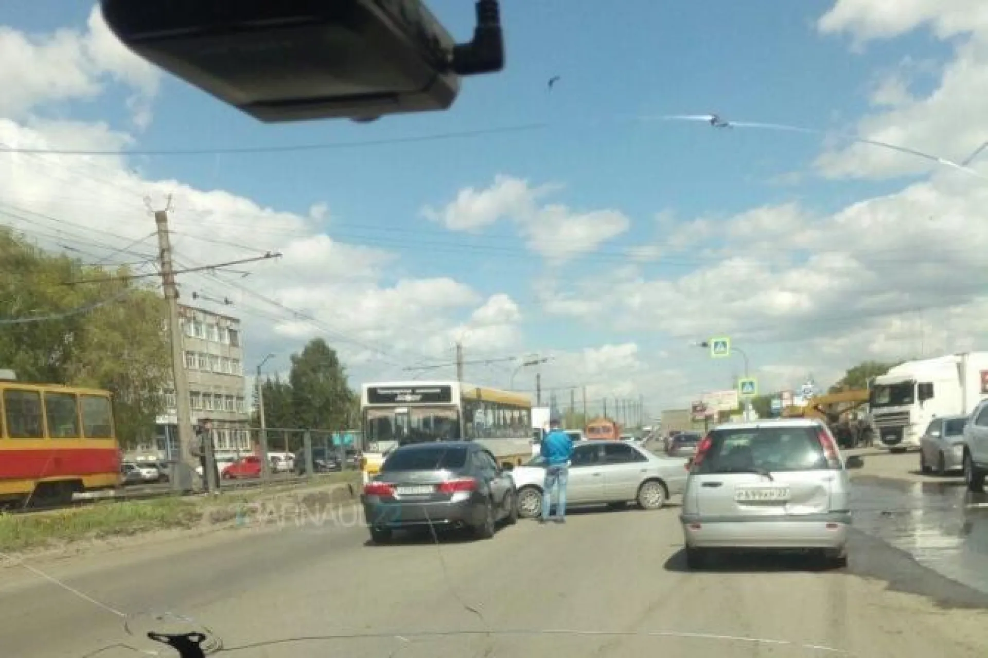 ДТП произошло в районе ЗСВ в Барнауле