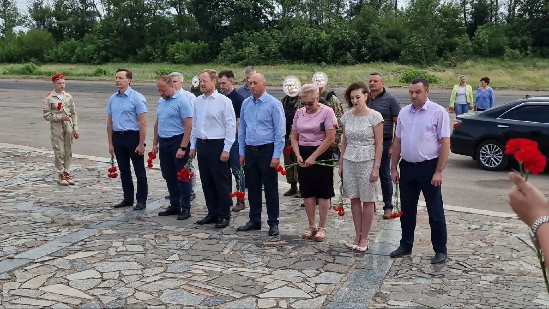 В День памяти и скорби Виктор Томенко посетил памятник «Комбат» в Луганской Народной Республике В День памяти и скорби Виктор Томенко посетил памятник «Комбат» в Луганской Народной Республике