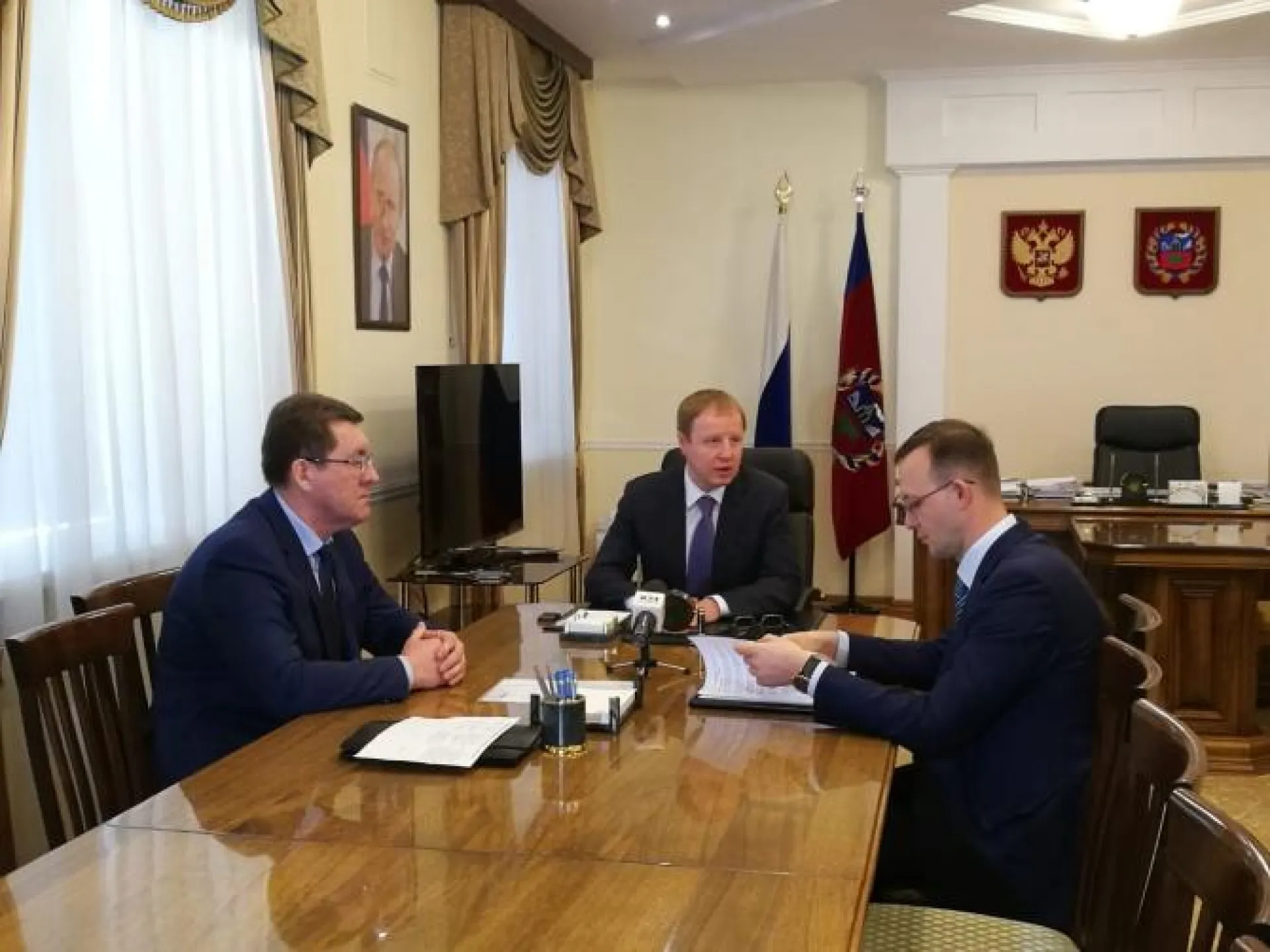 Виктор Томенко провёл рабочую встречу с главой Барнаула по вопросам коммунальных аварий 