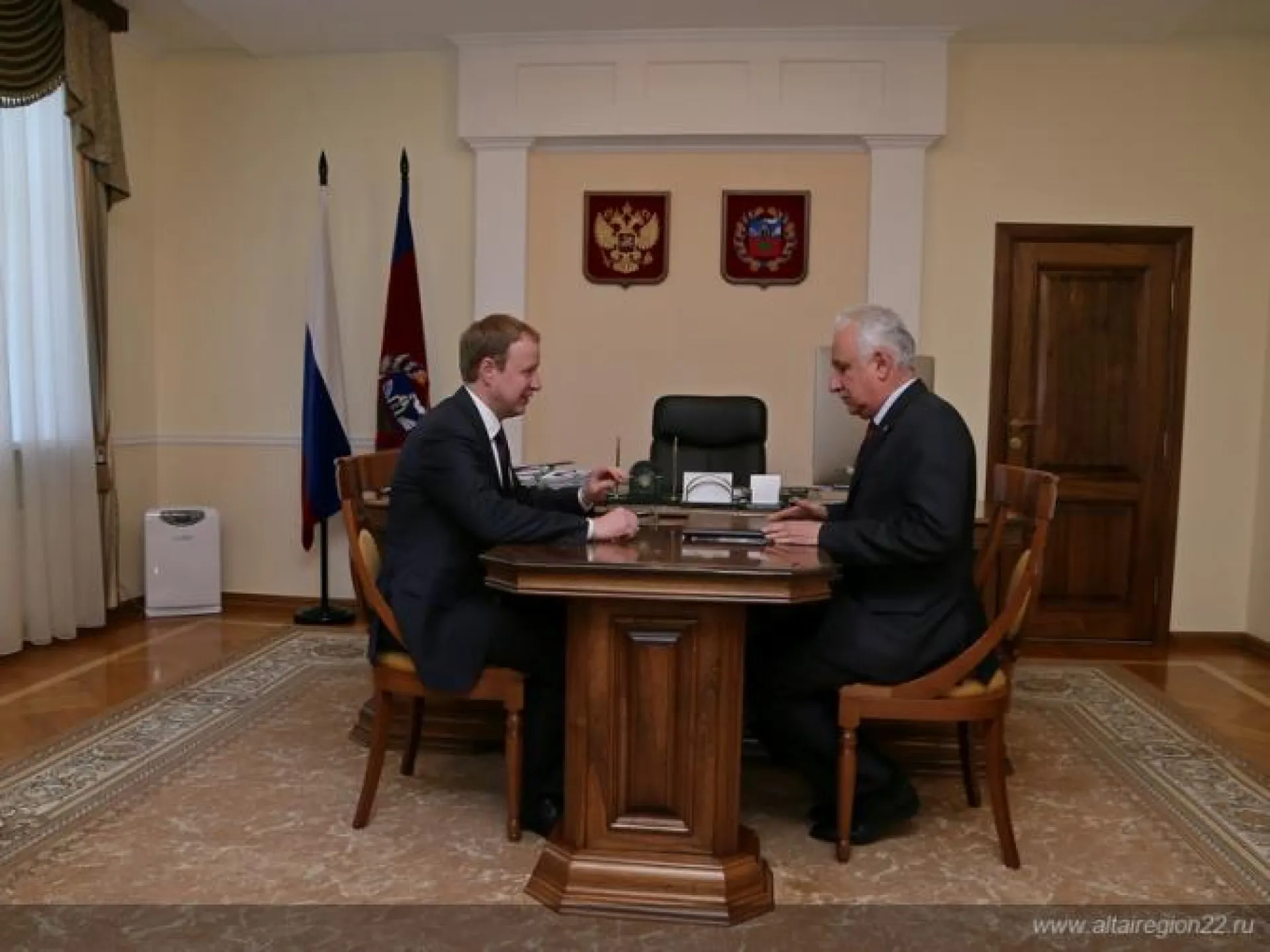 Виктор Томенко провёл рабочую встречу с уполномоченным по правам человека в Алтайском крае