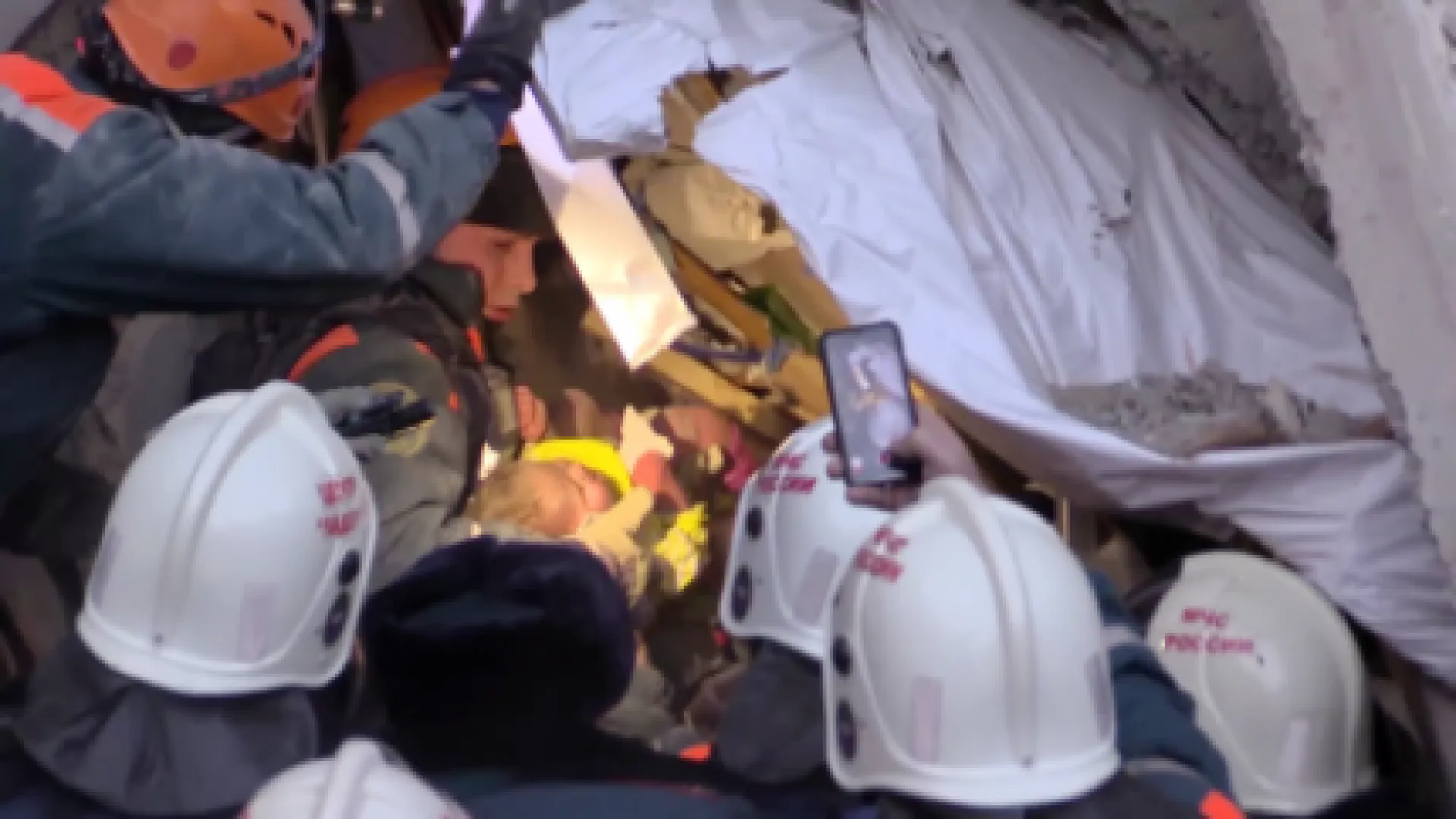 Грудного ребенка спасли на вторые сутки после взрыва газа в доме в Магнитогорске Грудного ребенка спасли на вторые сутки после взрыва газа в доме в Магнитогорске