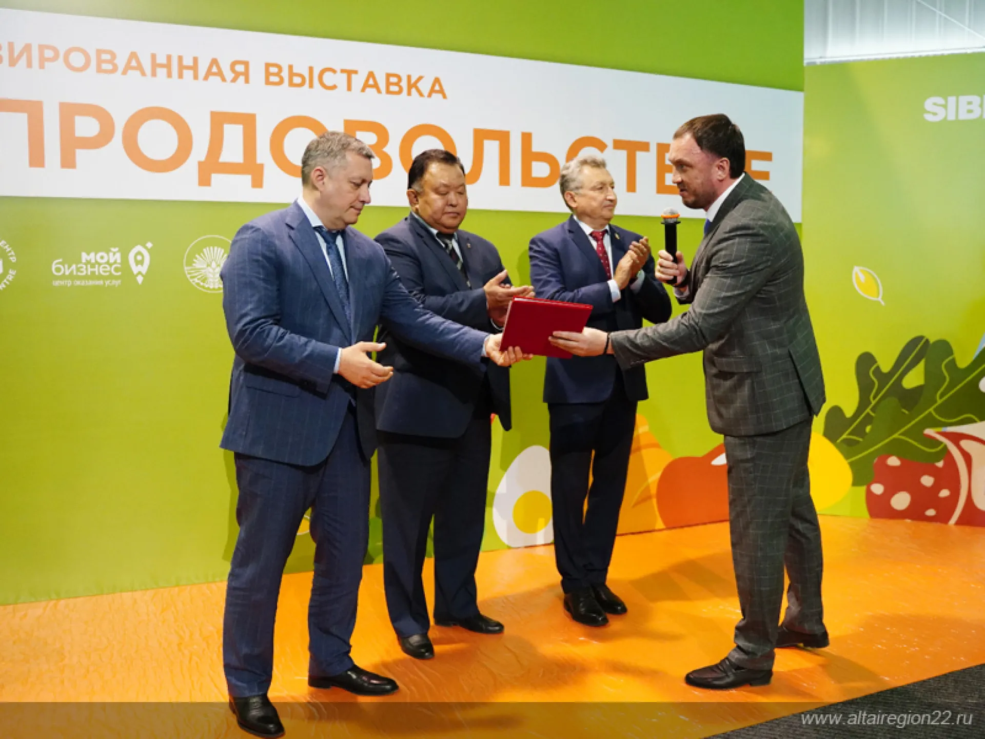 Виктор Томенко направил приветствие участникам выставки «Сибпродовольствие» в Иркутске