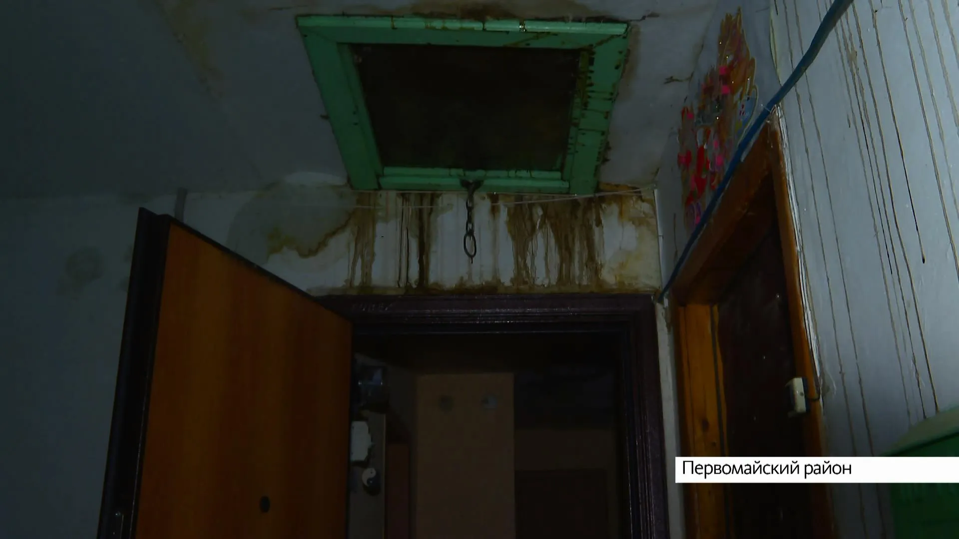 Алтайским сельчанам, дом которых заливает водой, починят крышу Алтайским сельчанам, дом которых заливает водой, починят крышу