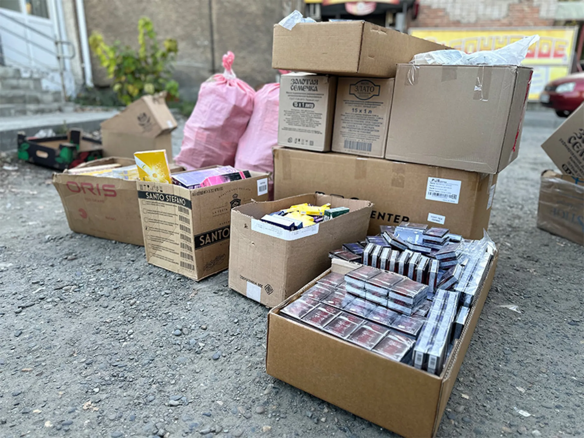 Тысячи пачек сигарет изъяли у бийчанина, организовавшего магазин на колесах