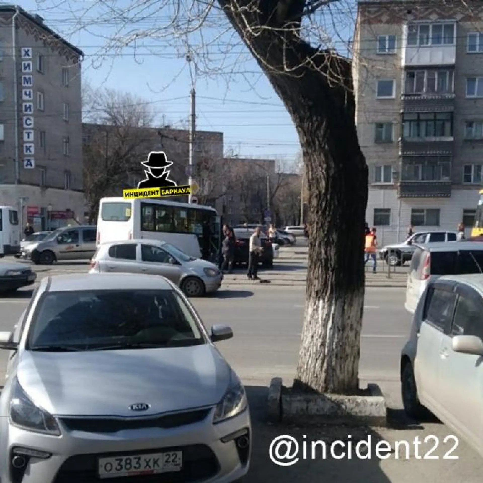 Появилось видео момента ДТП, в котором пострадало 8 человек в Барнауле