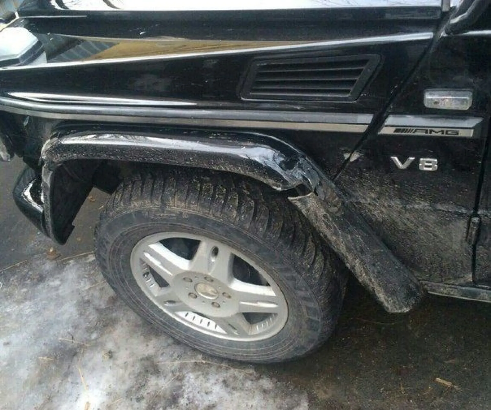 Соцсети: автомобиль помяли на автомойке в Барнауле 