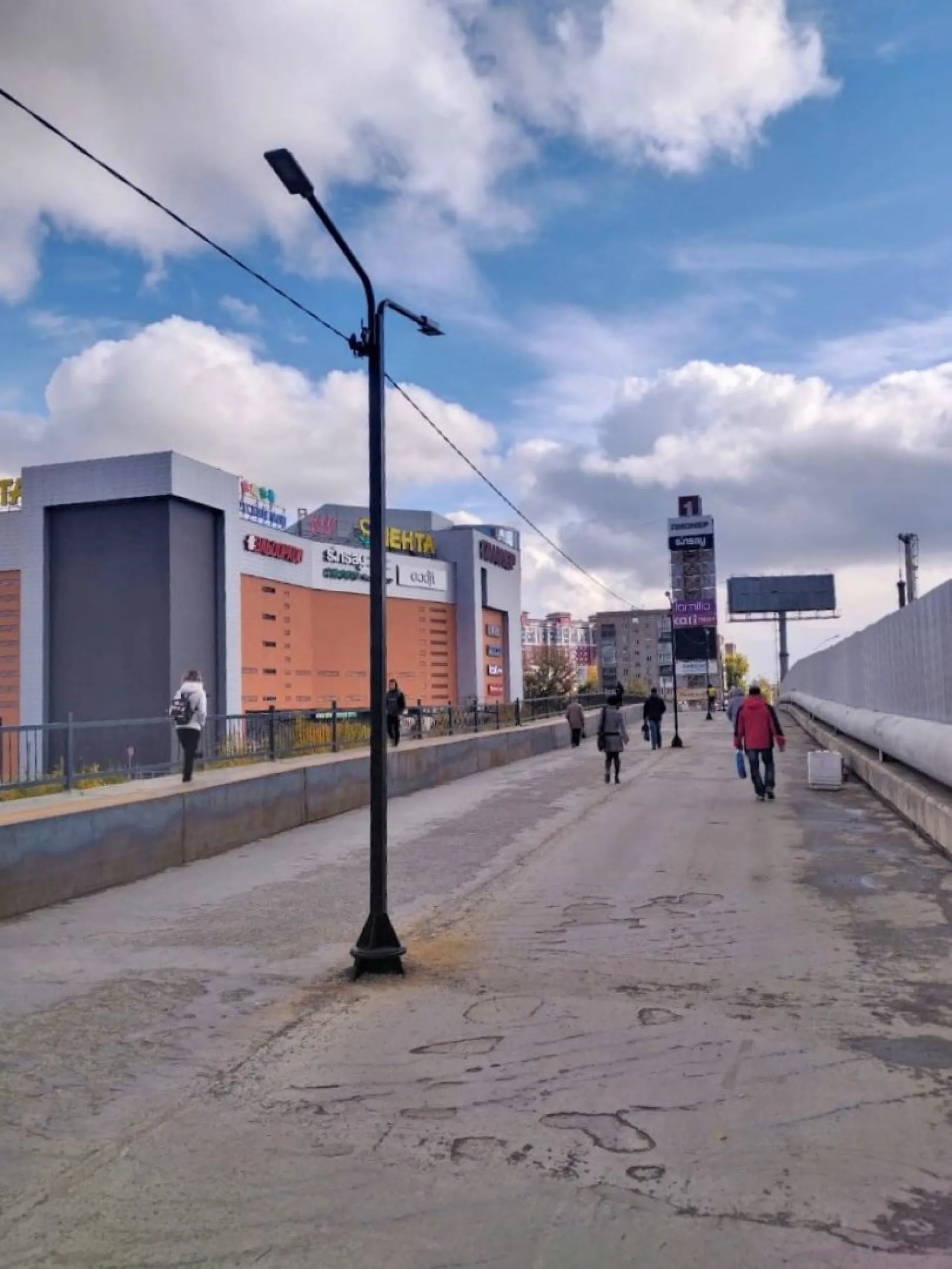 Новые фонари появились на мосту в Барнауле Новые фонари появились на мосту в Барнауле