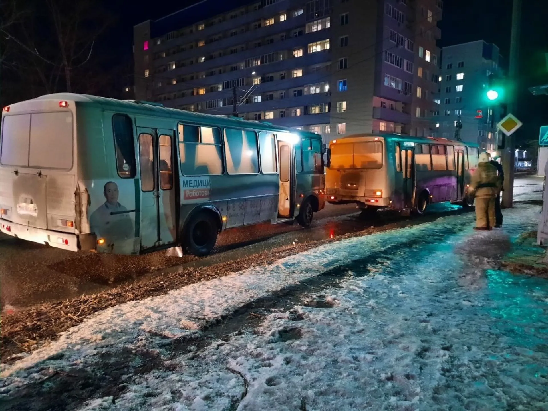 Два автобуса № 35 столкнулись в Бийске