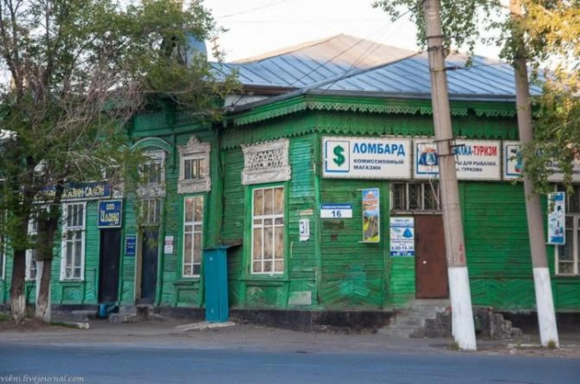Исторический памятник Контора купца Морозова сгорел год назад в Барнауле