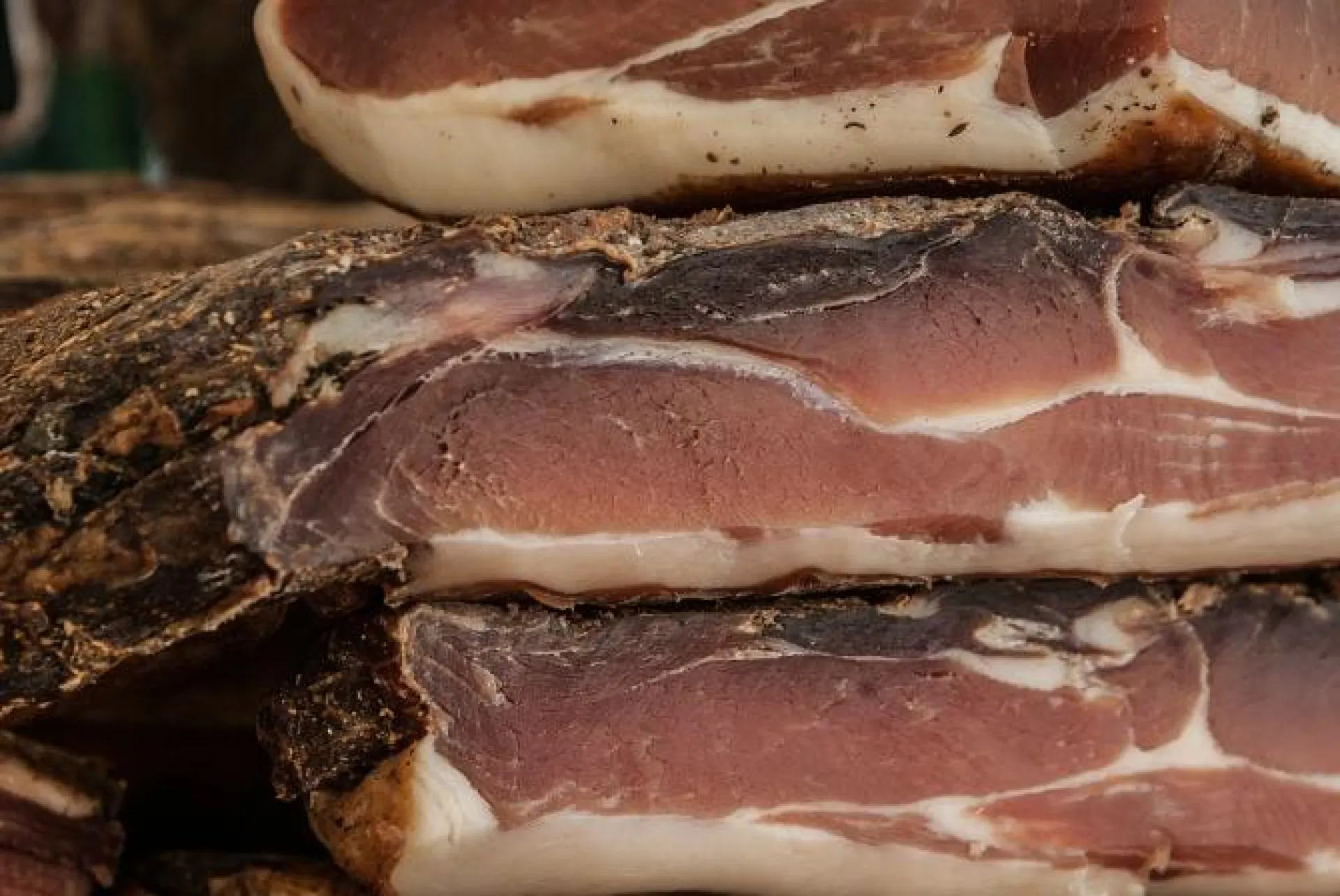Женщина пыталась провезти в Алтайский край опасное мясо из Вьетнама